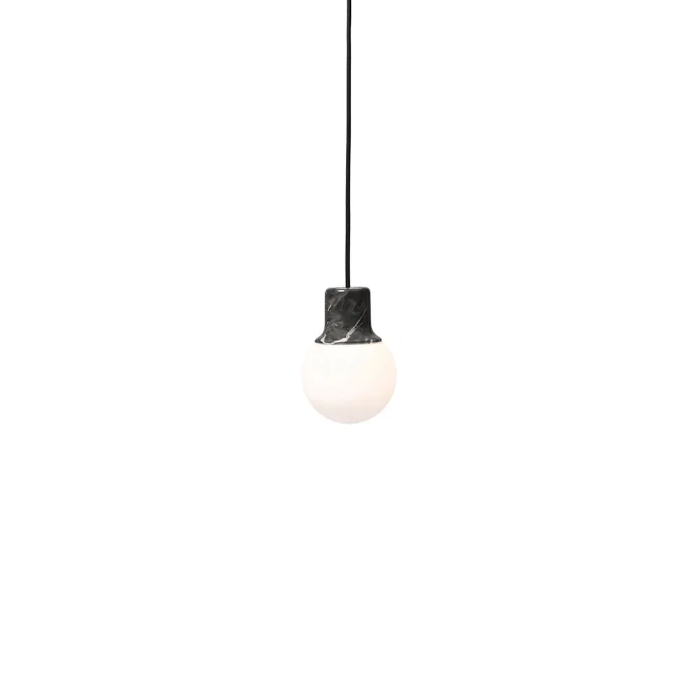Mass Light NA5 pendel, sort marmor/hvit, nero marquina &Tradition