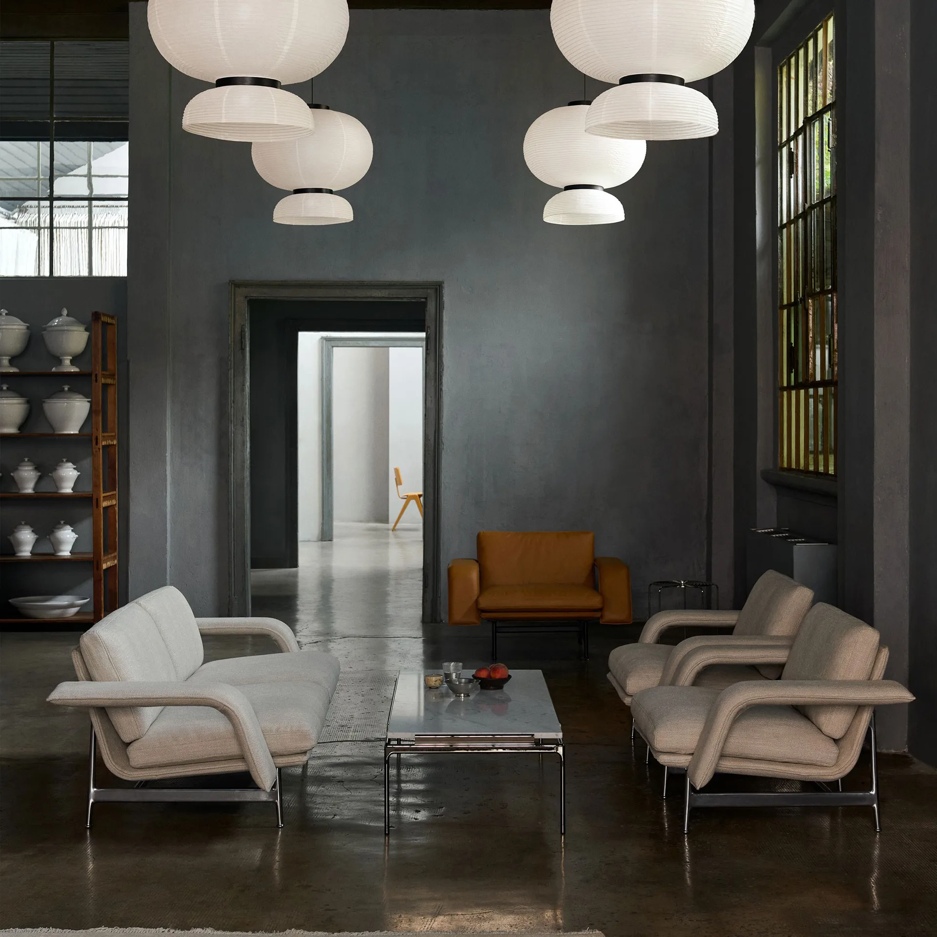 Meantime AV29 lounge lenestol, Pol. aluminium-Ecriture 0210 &Tradition