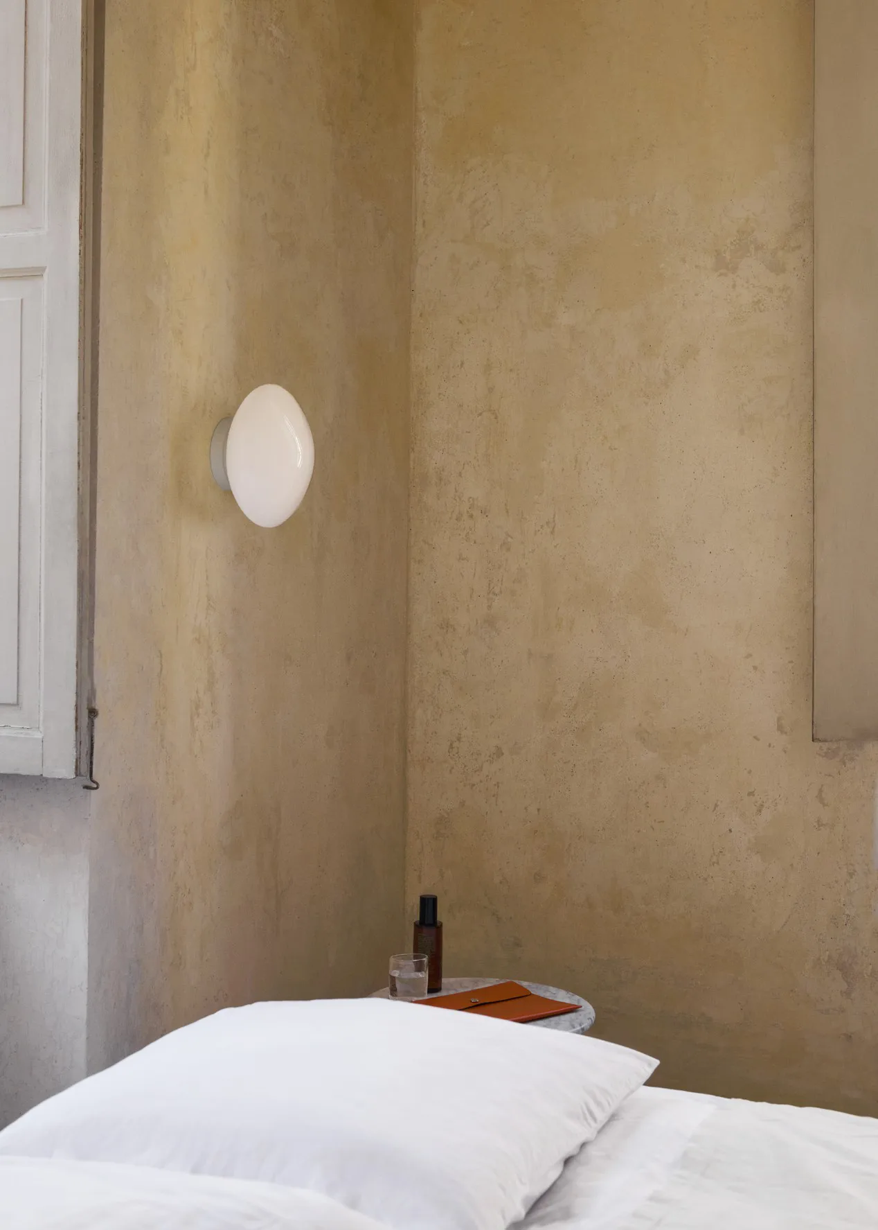 Mist AP22 taklampe/vegglampe Ø25 cm, White-opal glass &Tradition