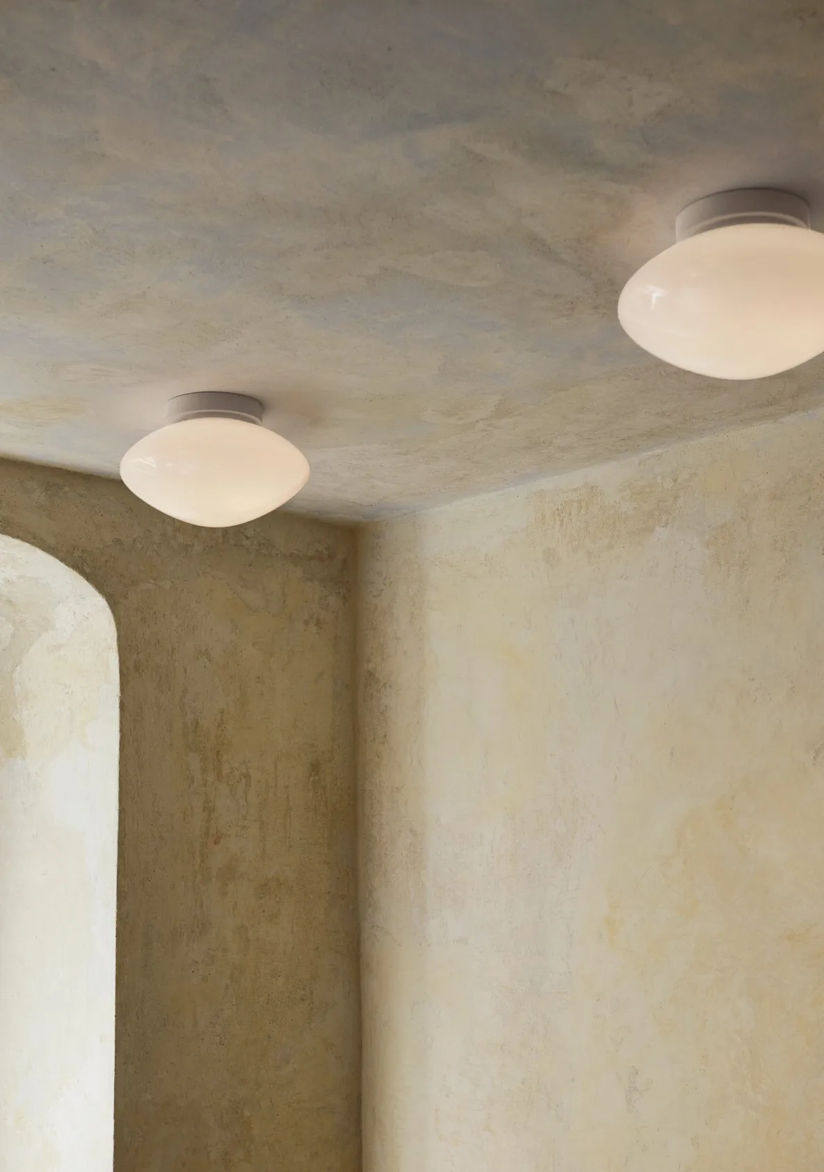 Mist AP22 taklampe/vegglampe Ø25 cm, White-opal glass &Tradition