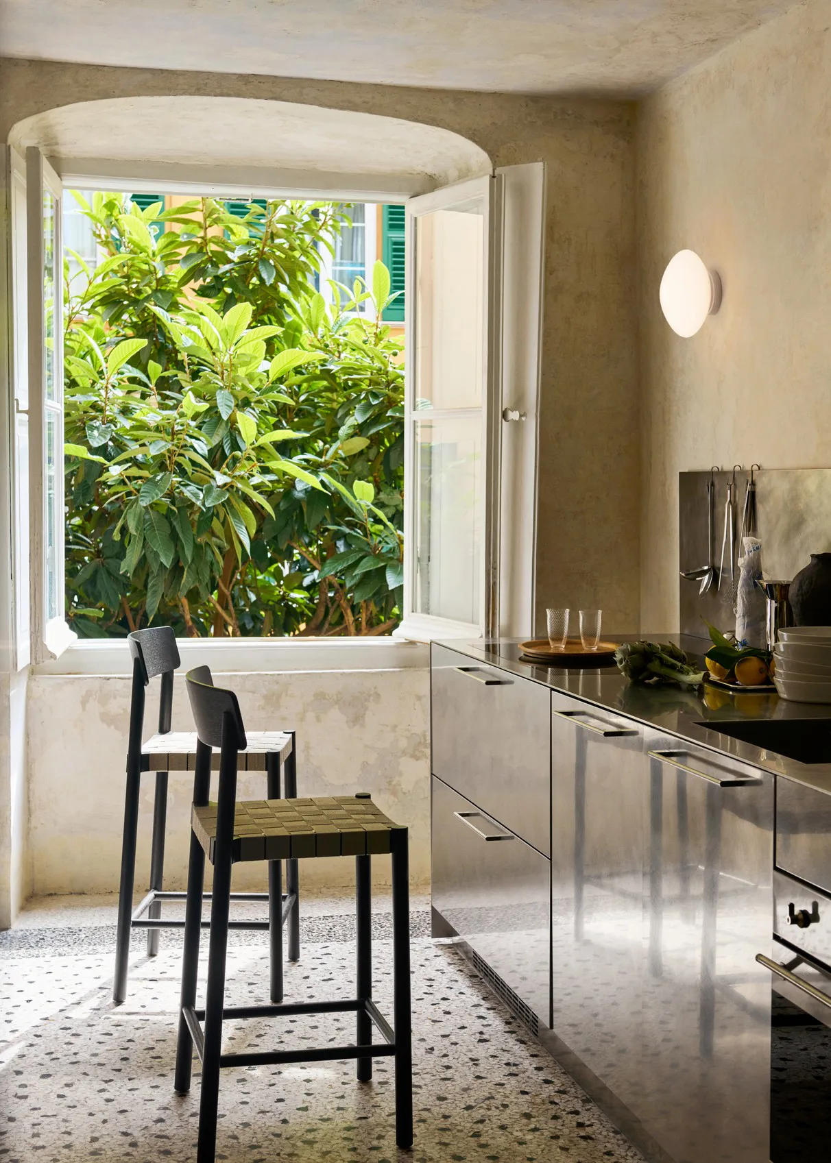 Mist AP22 taklampe/vegglampe Ø25 cm, White-opal glass &Tradition