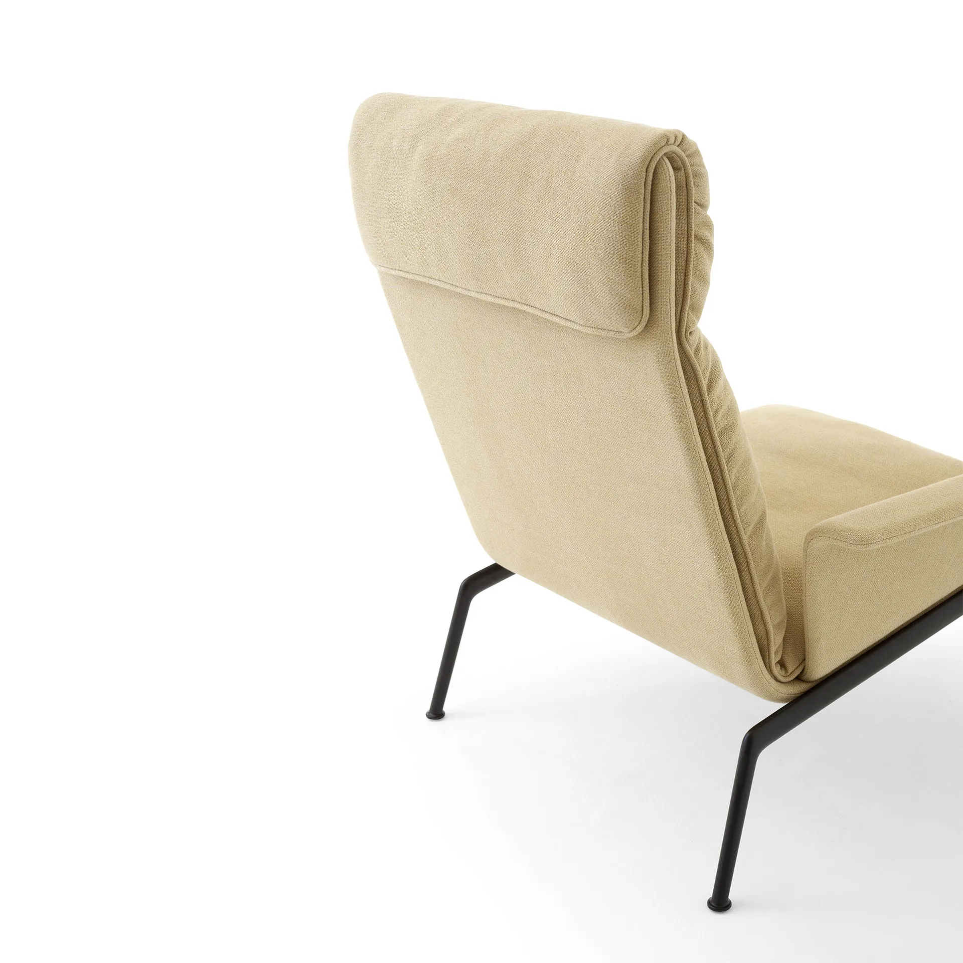 Muno LN17 High back lounge lenestol, Warm black-Clay 0007 &Tradition