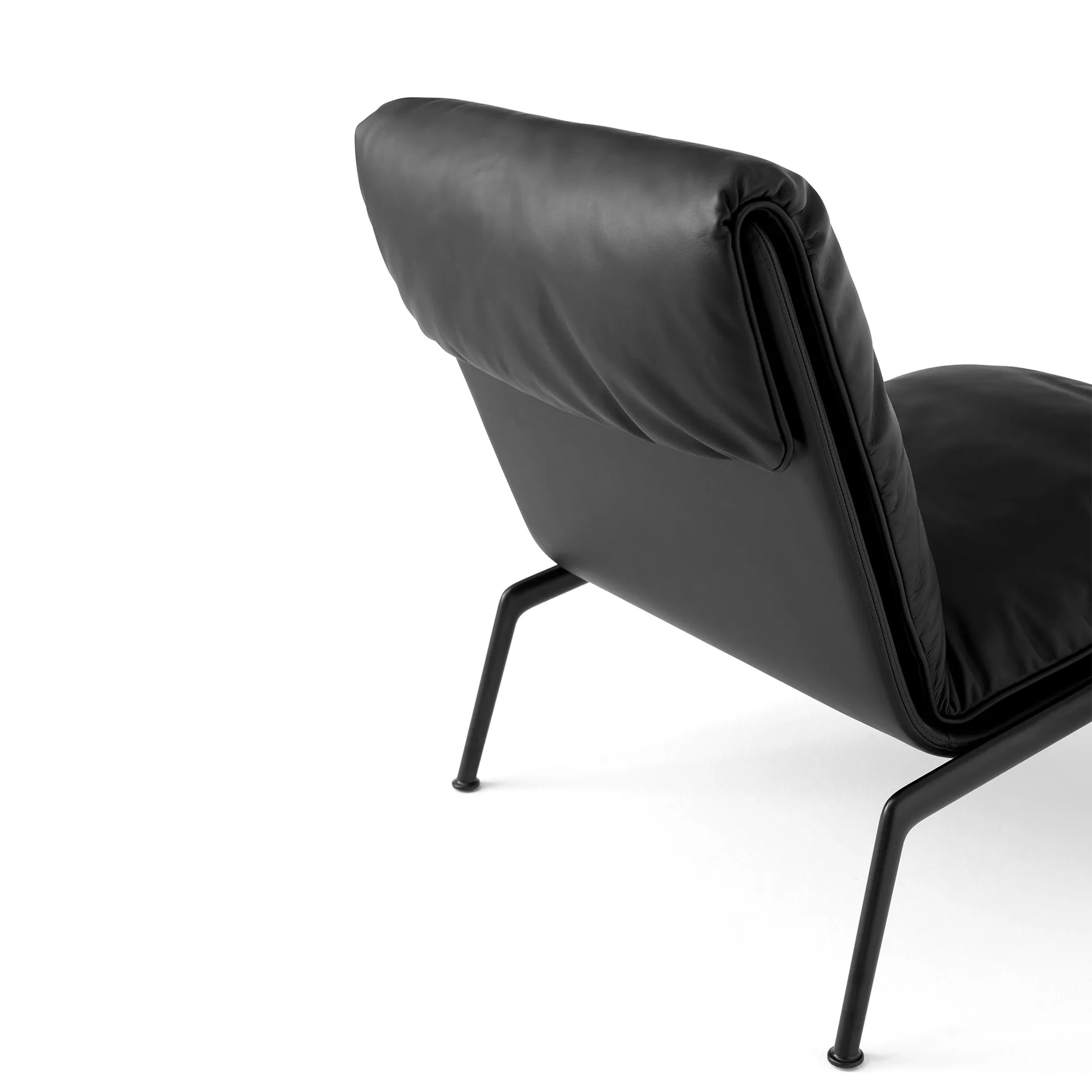 Muno LN18 lounge lenestol, Warm black-Noble leather Black &Tradition
