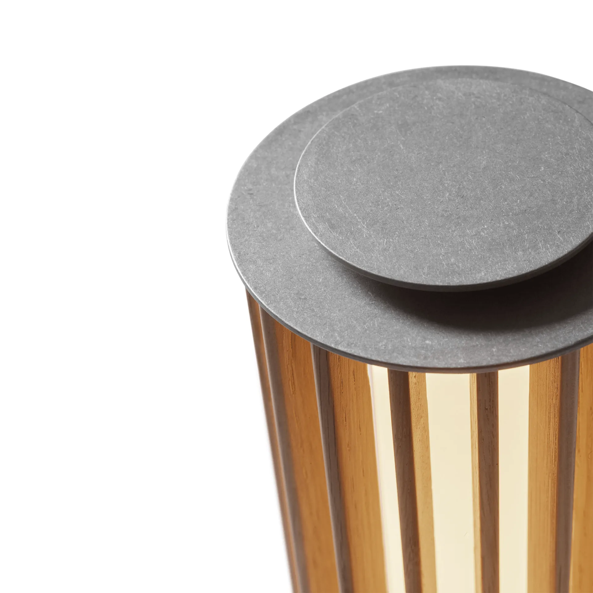 Numbra TY3 portabel bordlampe, Lakkert eik-trumlet aluminium &Tradition