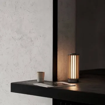 Numbra TY3 portabel bordlampe - Lakkert eik-trumlet aluminium - &Tradition