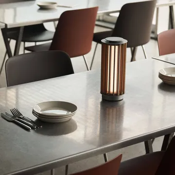 Numbra TY3 portabel bordlampe - Lakkert eik-trumlet aluminium - &Tradition