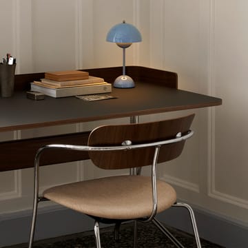 Pavilion AV17 skrivebord - iron linoleum, lakkert valnøtt, kromben - &Tradition