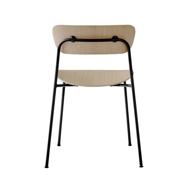 Pavilion stol AV1, lakkert eik &Tradition