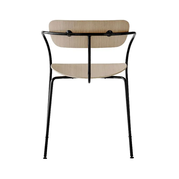 Pavilion stol AV2, lakkert eik &Tradition