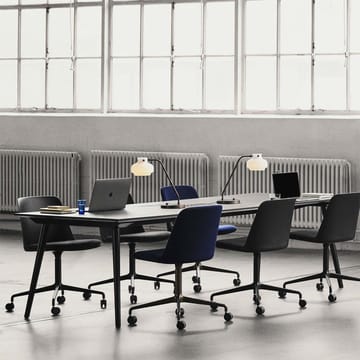 Rely HW23 kontorstol - Tekstil hallingdal 224 peanut, bronsert stativ - &Tradition