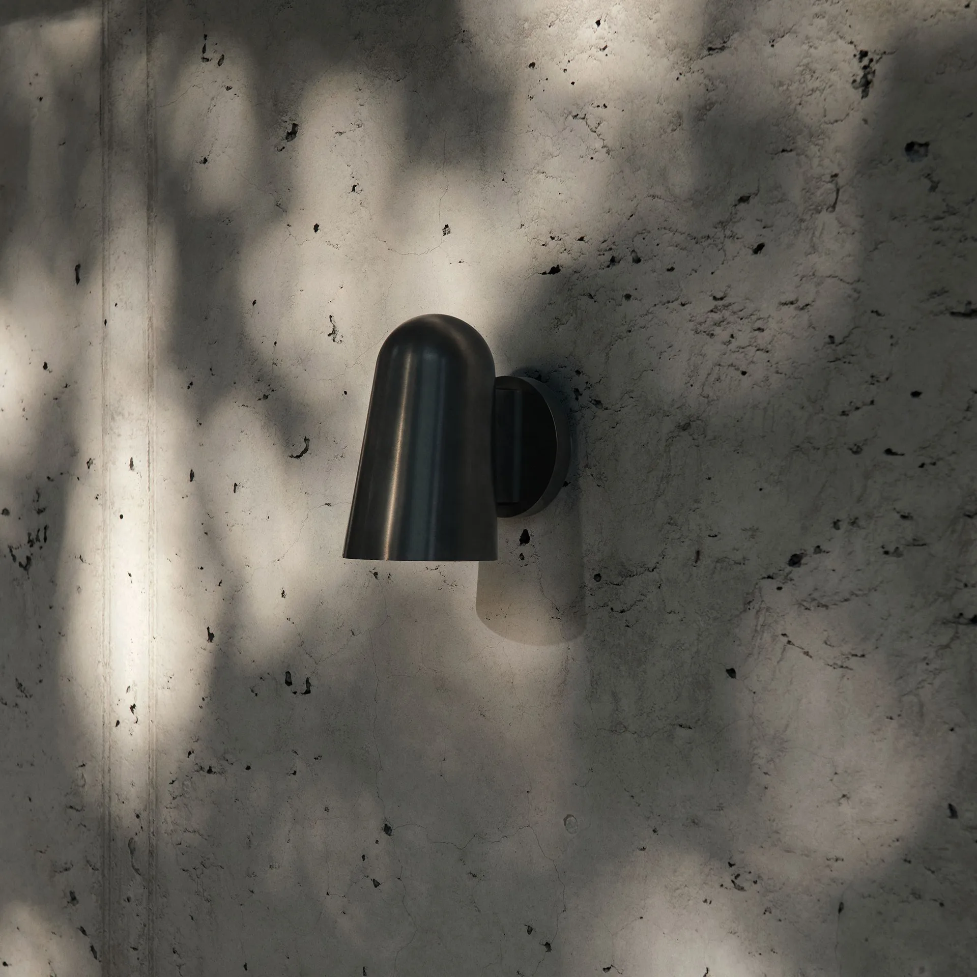 Solid SC105 vegglampe, Bronzed brass &Tradition