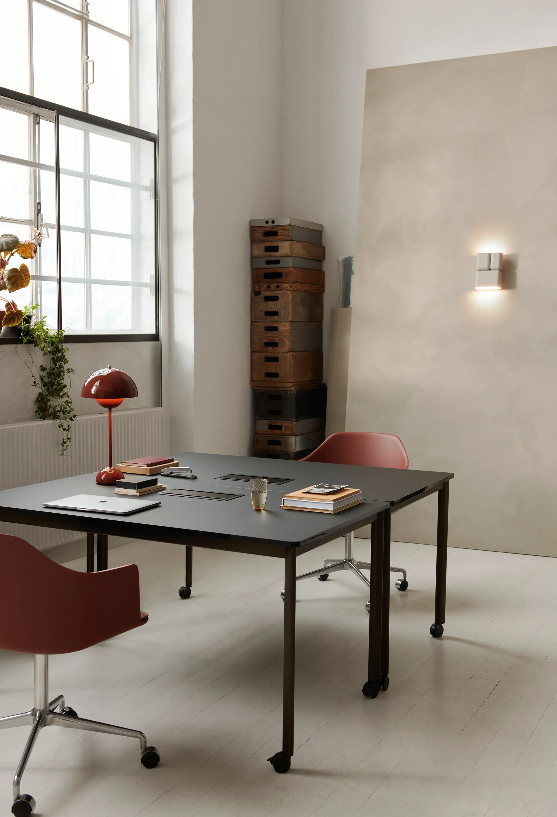 Tabata LN10 vegglampe, Silk grey &Tradition