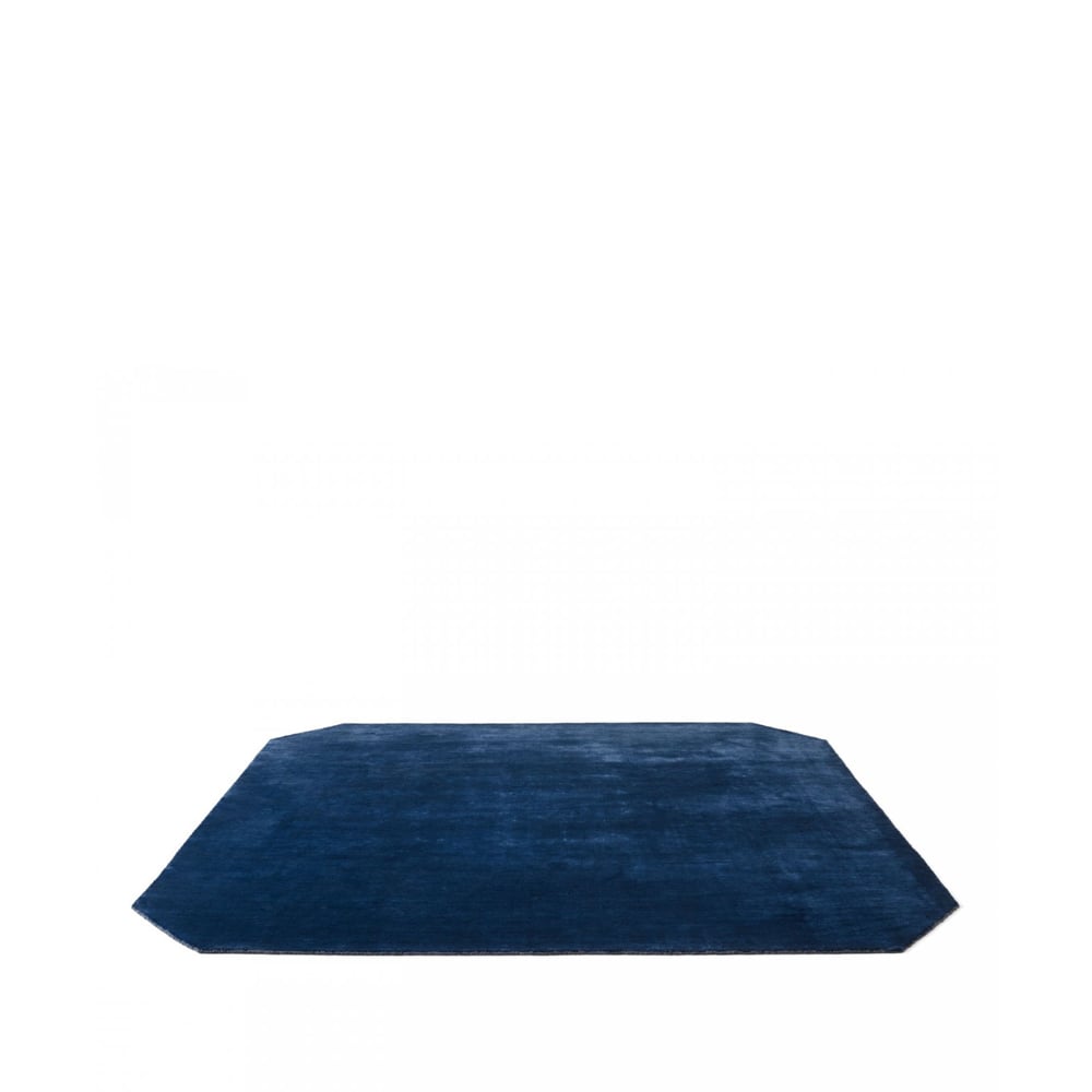 Bilde av &Tradition The Moor Rug AP8 teppe Midnight blue