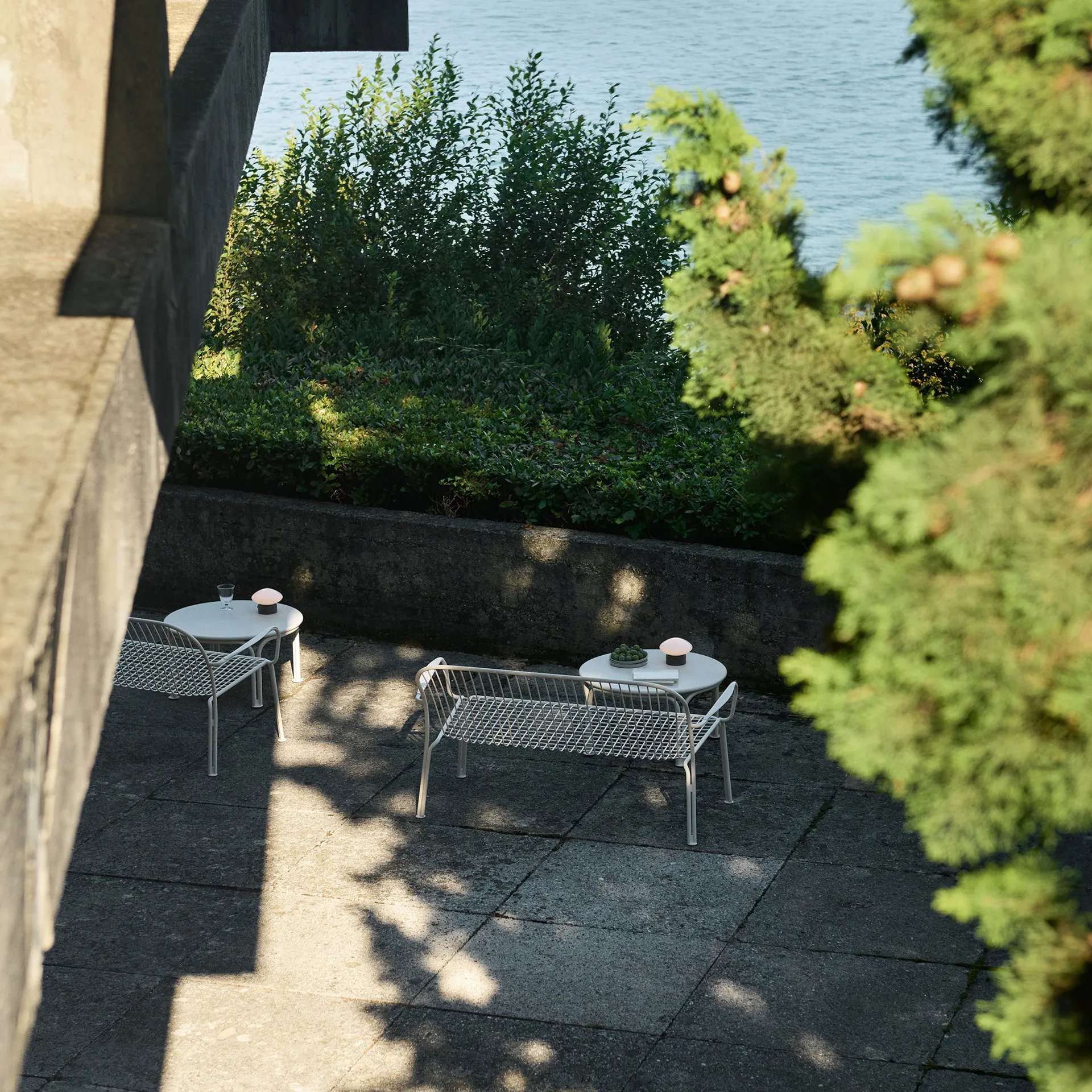 Thorvald SC108 sofabord, Ivory, Ø70 cm &Tradition