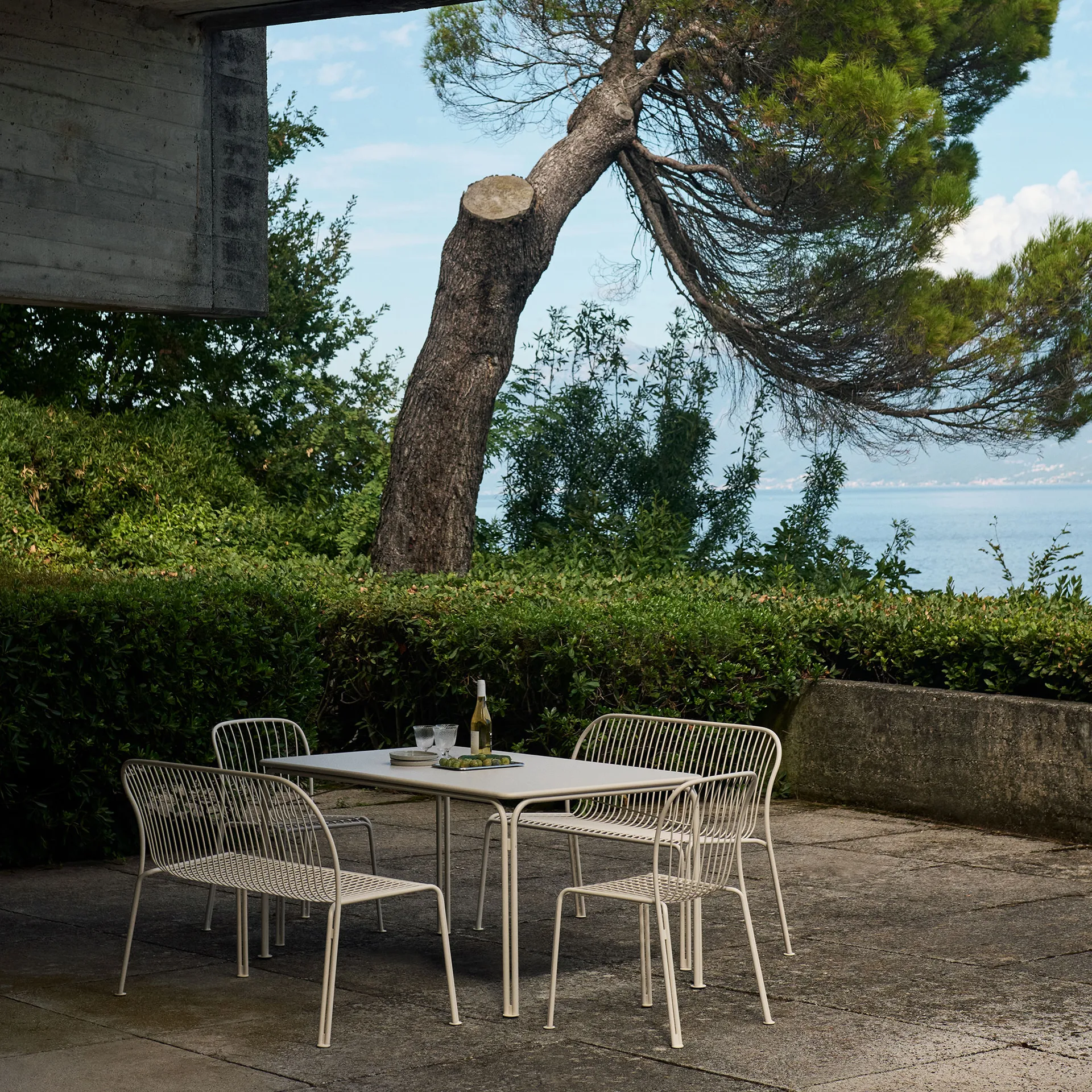 Thorvald SC111 benk, Ivory, 129 cm &Tradition