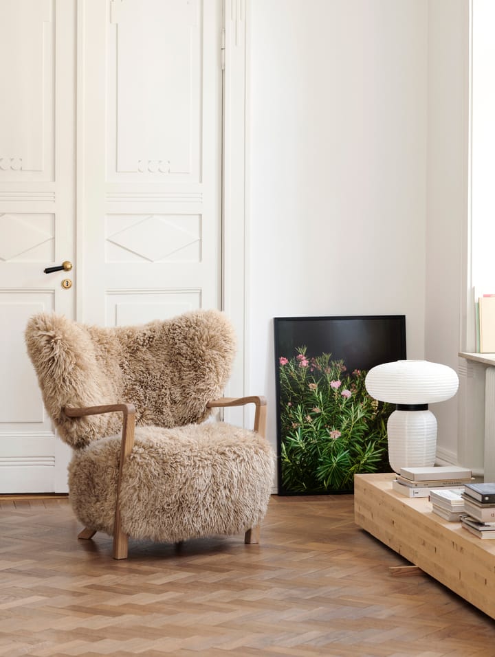 Wulff Lounge Chair ATD2 lenestol - Oljet eik-Sheepskin honey - &Tradition