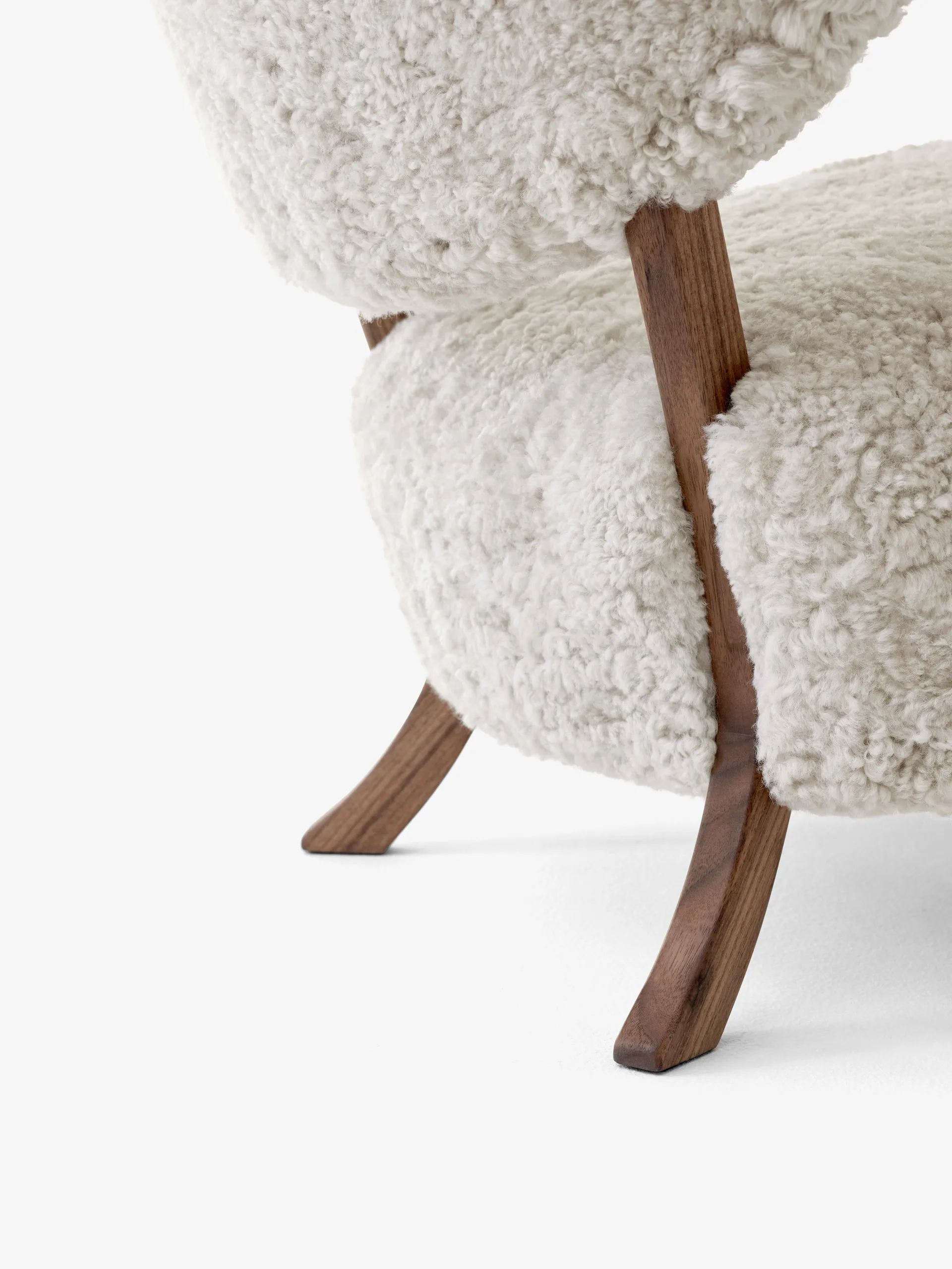 Wulff Lounge Chair ATD2 lenestol, Oljet valnøtt-Moonlight &Tradition