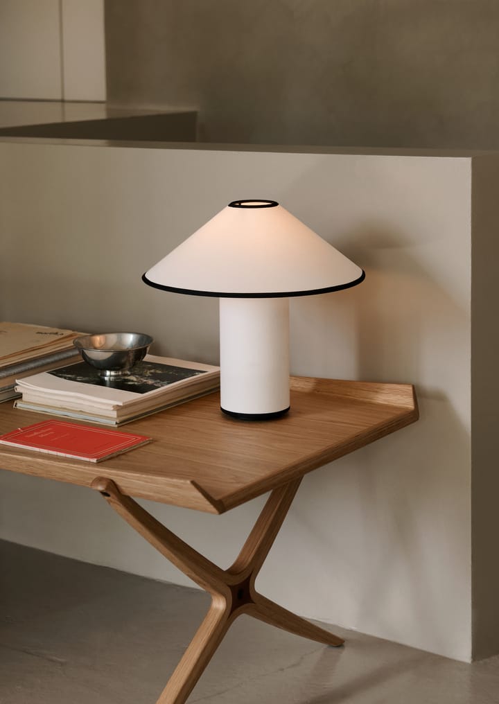 X HM13 sofabord 61x120 cm, Lacquered oak-walnut inserts &Tradition