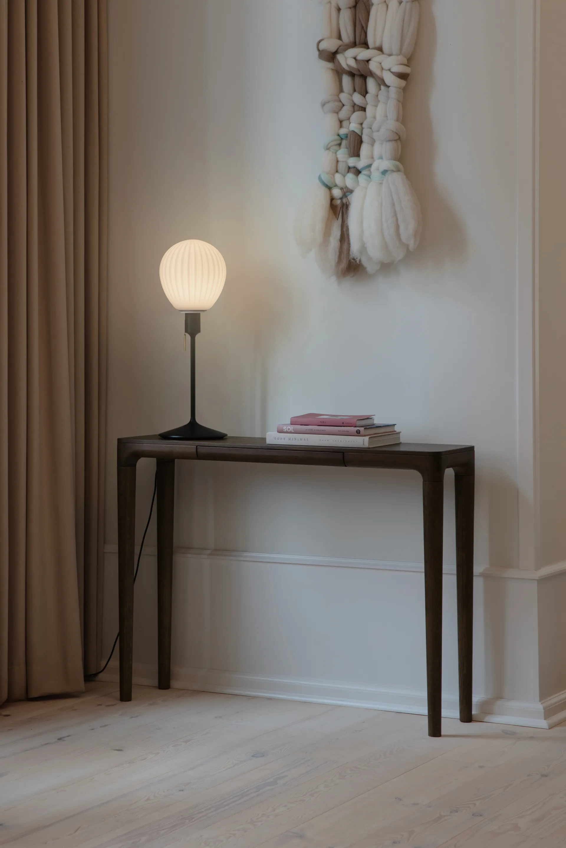 Around The World bordlampe, Svart Umage