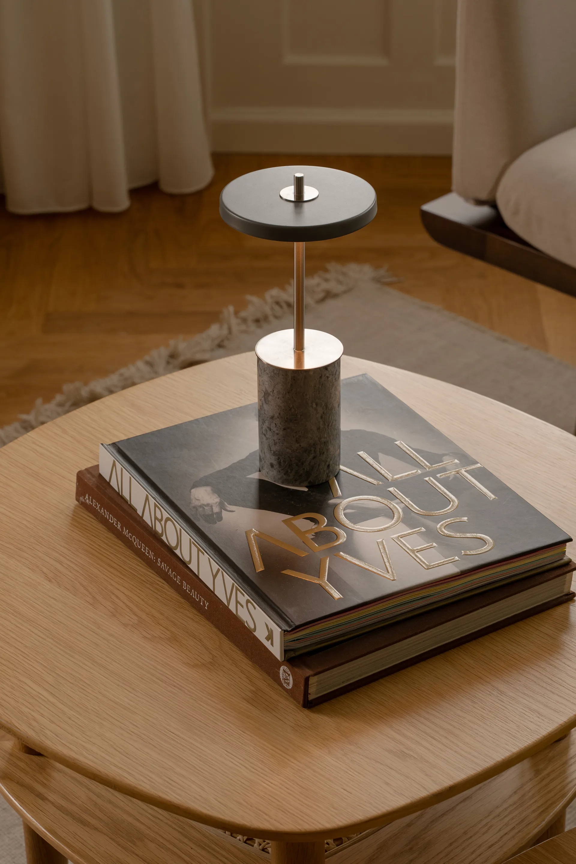 Asteria Move Mini bordlampe Ø12x25,5 cm, Grey Marble-brass Umage