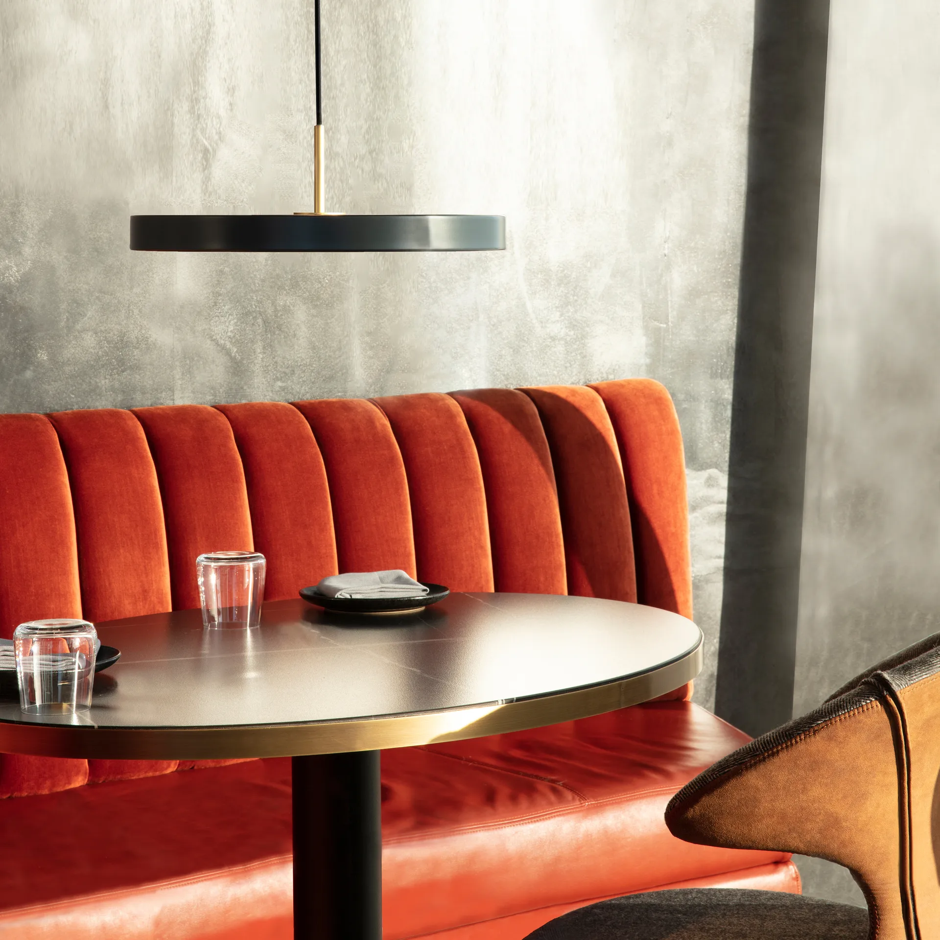 Asteria taklampe, Black Umage