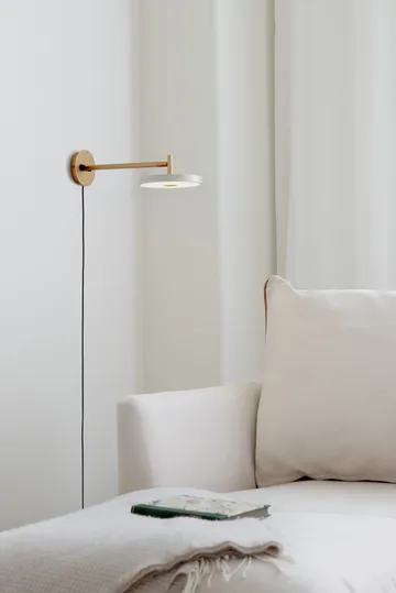 Asteria Wall vegglampe - Long, Pearl white-brass - Umage