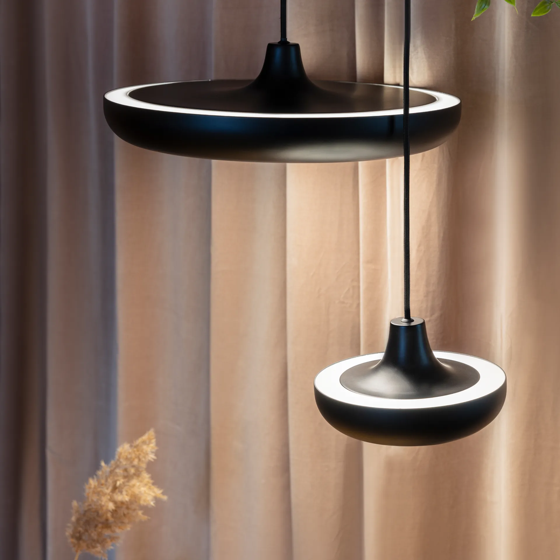Cassini lampe svart, Ø40 cm Umage