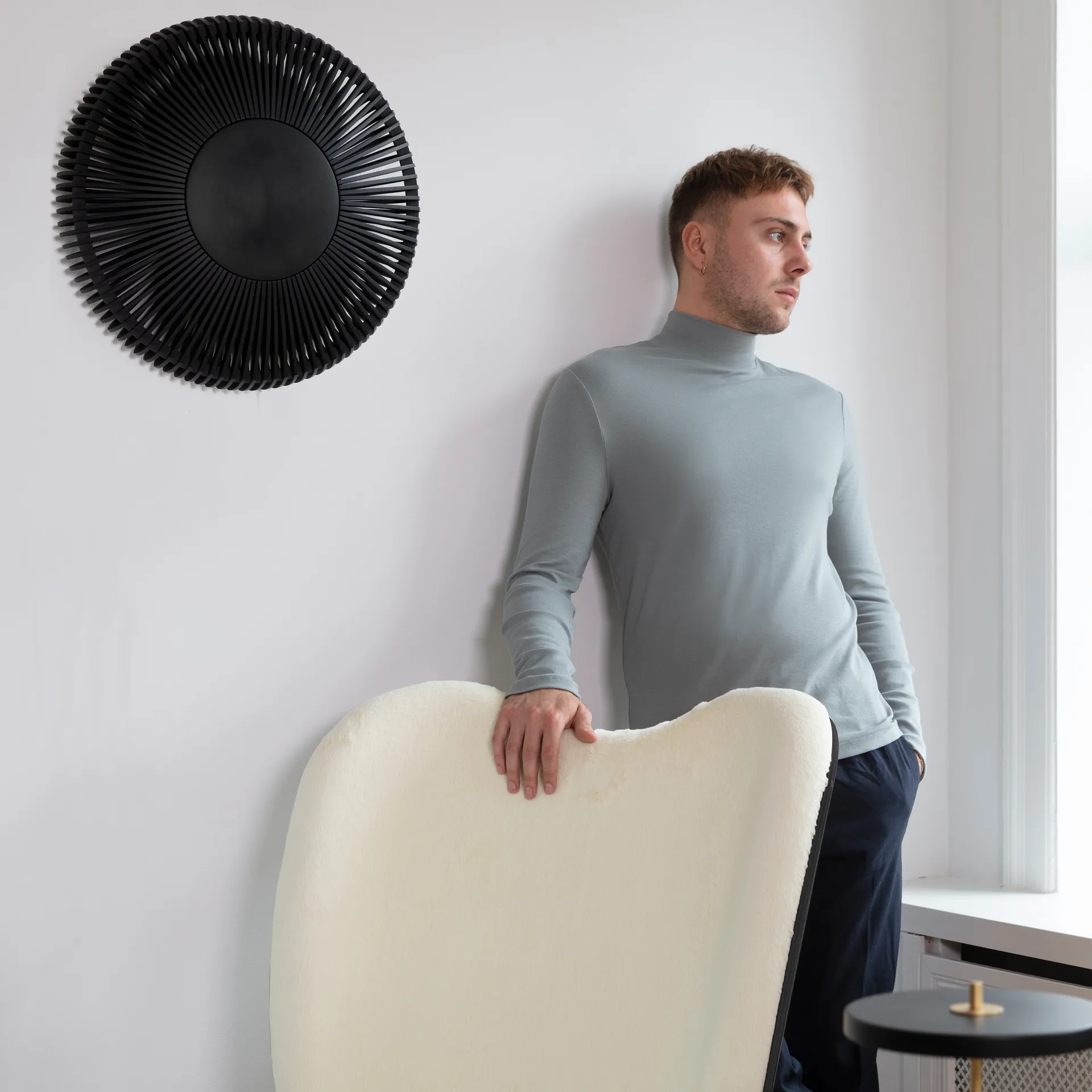 Clava Up vegglampe large, Svart eik Umage