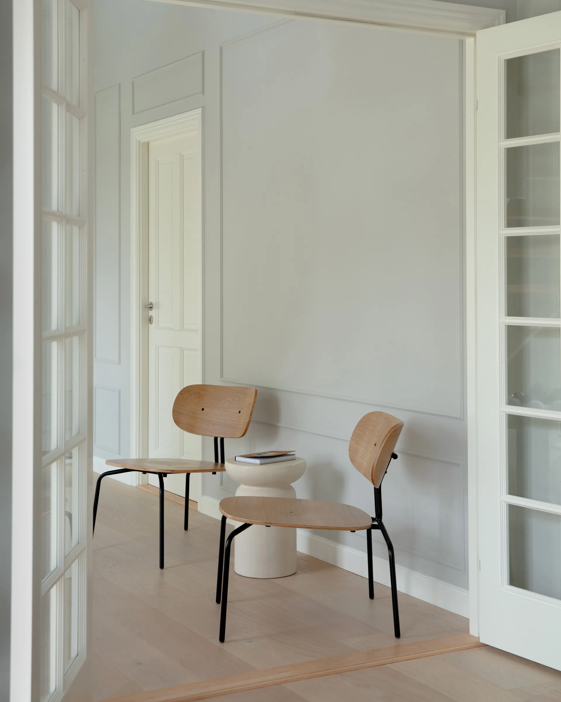 Curious loungefåtølje, Oak-black Umage