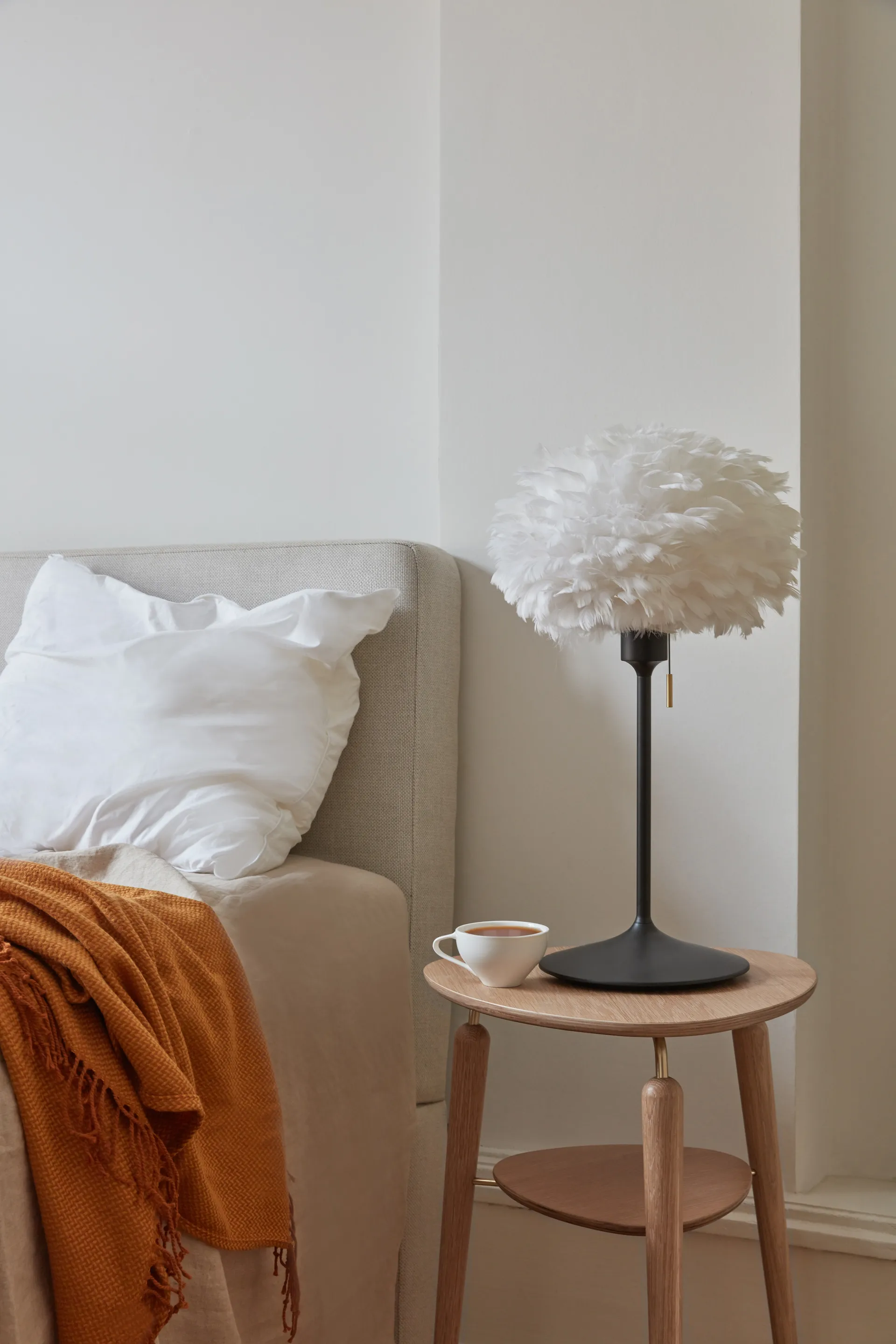 Eos bordlampe mini, Hvit-Svart Umage