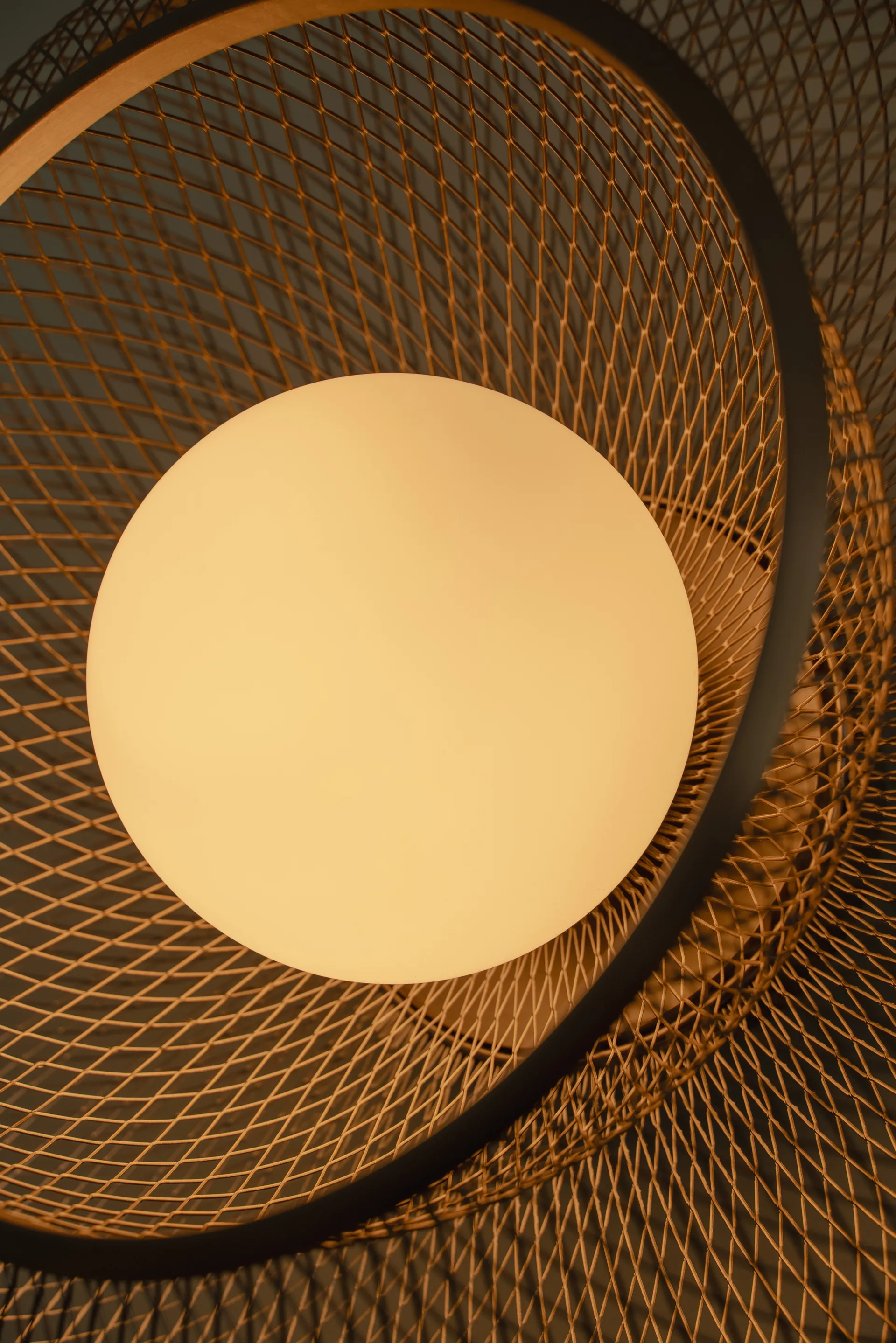 Faraday Up medium plafond, Brushed Brass Umage