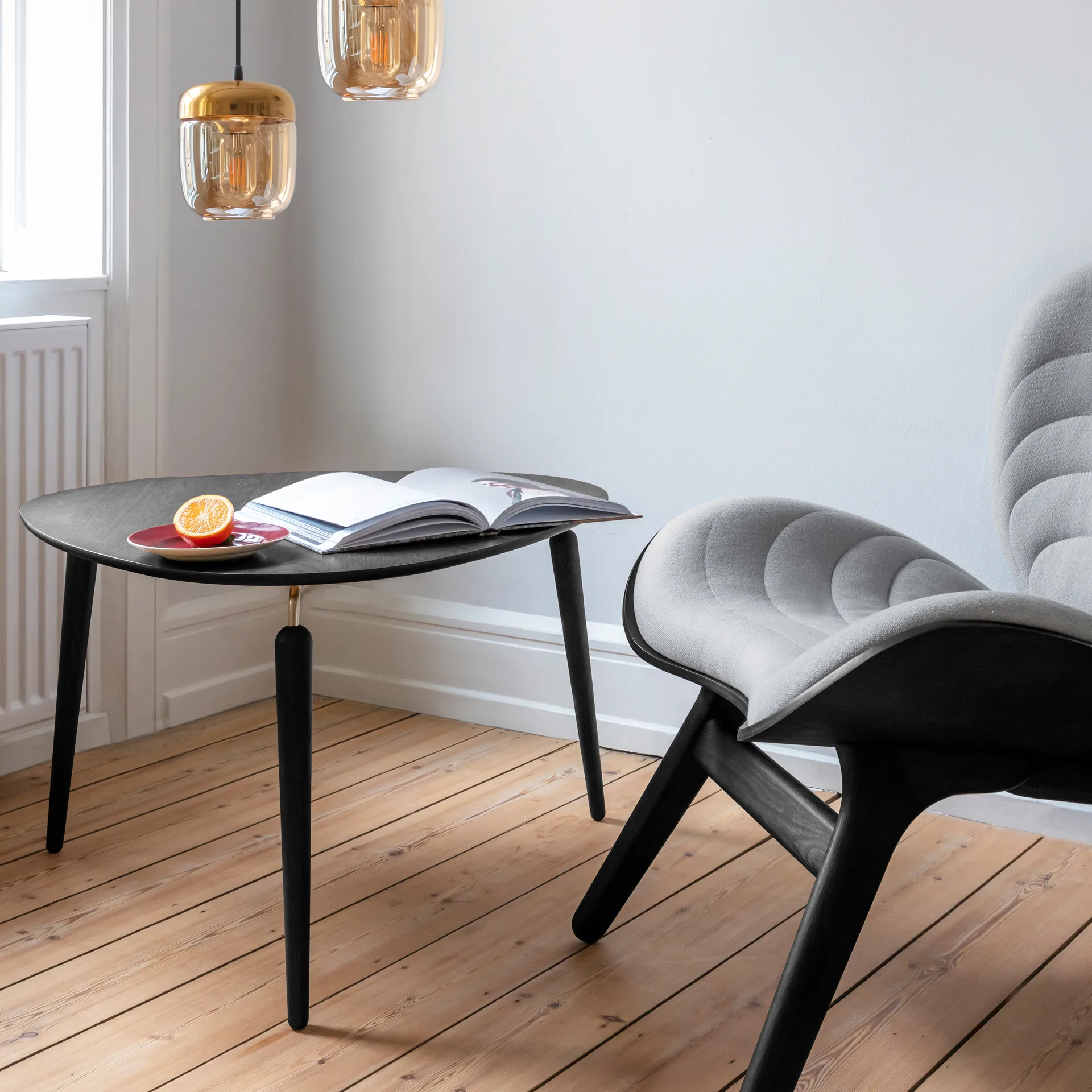 Hang Out salongbord, Svart eik-messing Umage