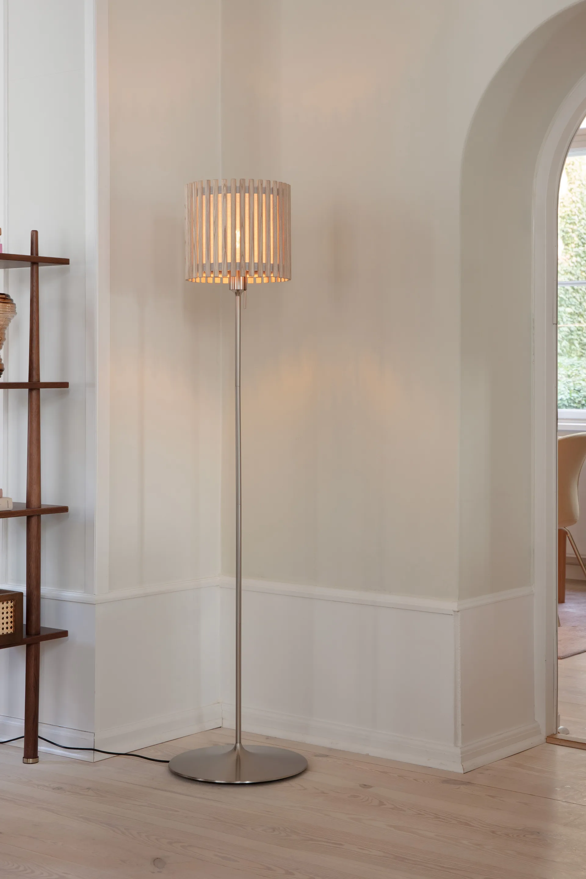 Komorebi gulvlampe medium, Square oak-Borstet stål Umage