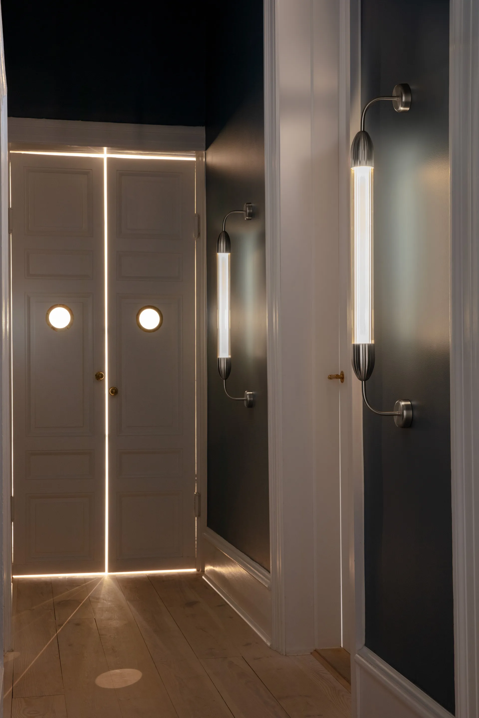 Lemon Squeeze Wall long vegglampe, Single polished steel Umage