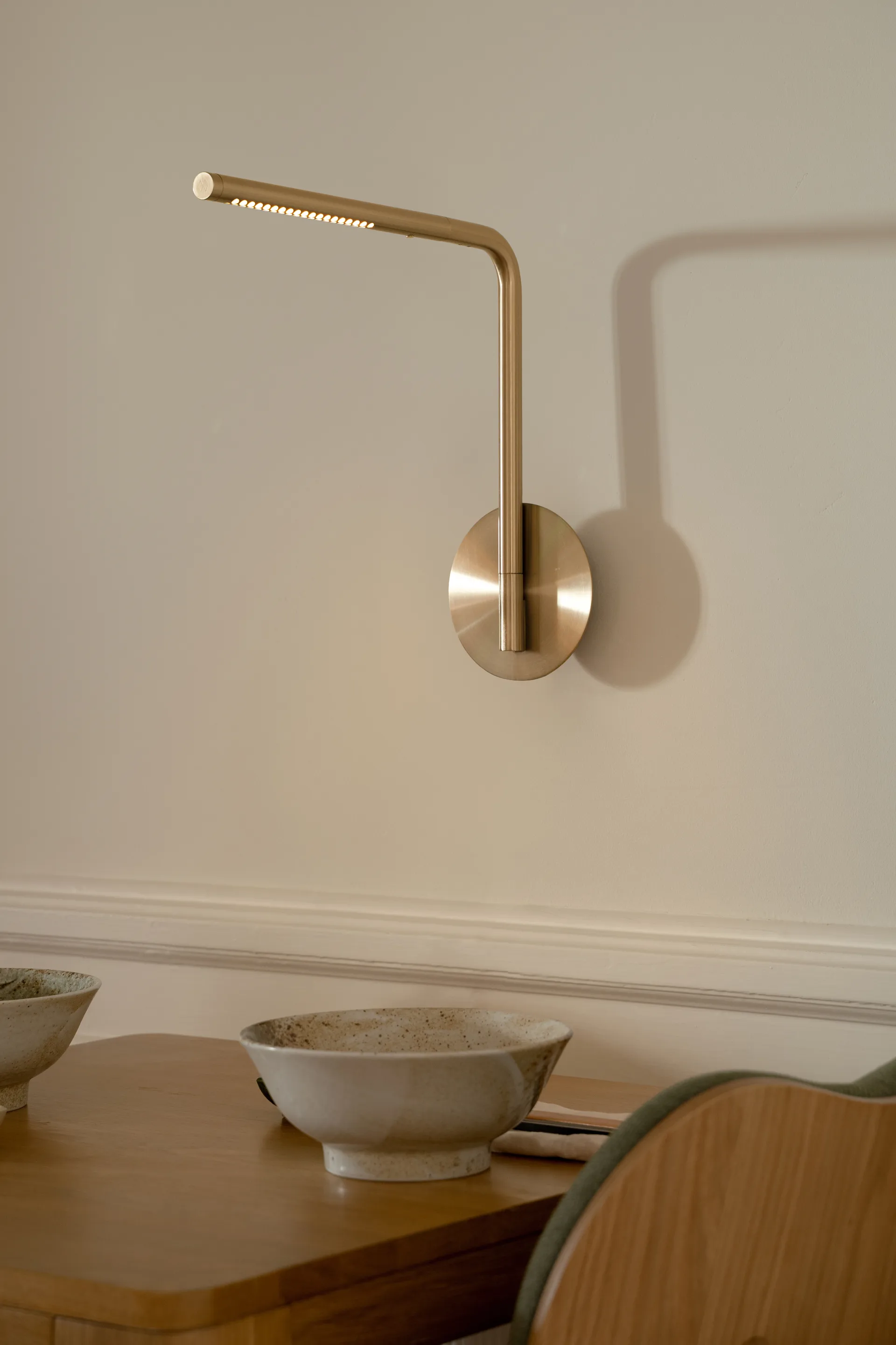 Omni Pivot vegglampe, Brass Umage