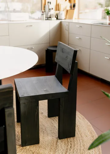 001 Dining Chair stol - Svartbeiset furu - Vaarnii