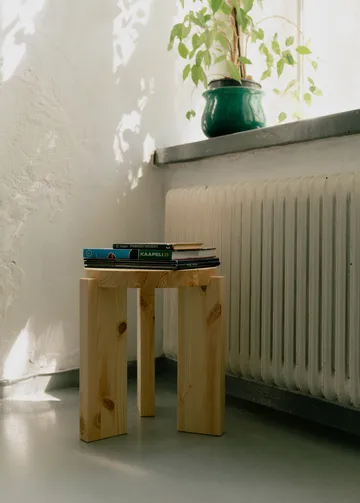 001 Stool krakk - Matt oljevokset furu, Ø40x44 cm - Vaarnii