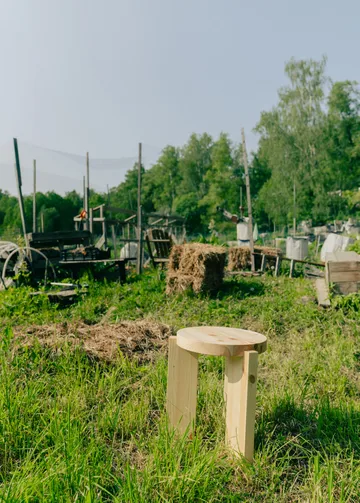 001 Stool krakk - Matt oljevokset furu, Ø40x44 cm - Vaarnii