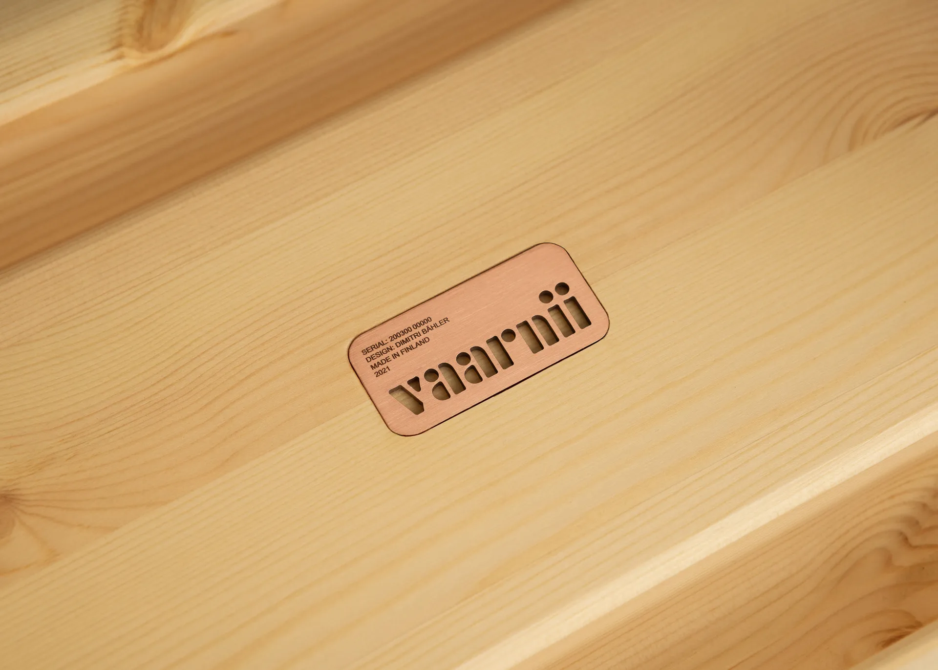 002 Ast Stool krakk, Matt oljevokset furu, 55x26x45 cm Vaarnii