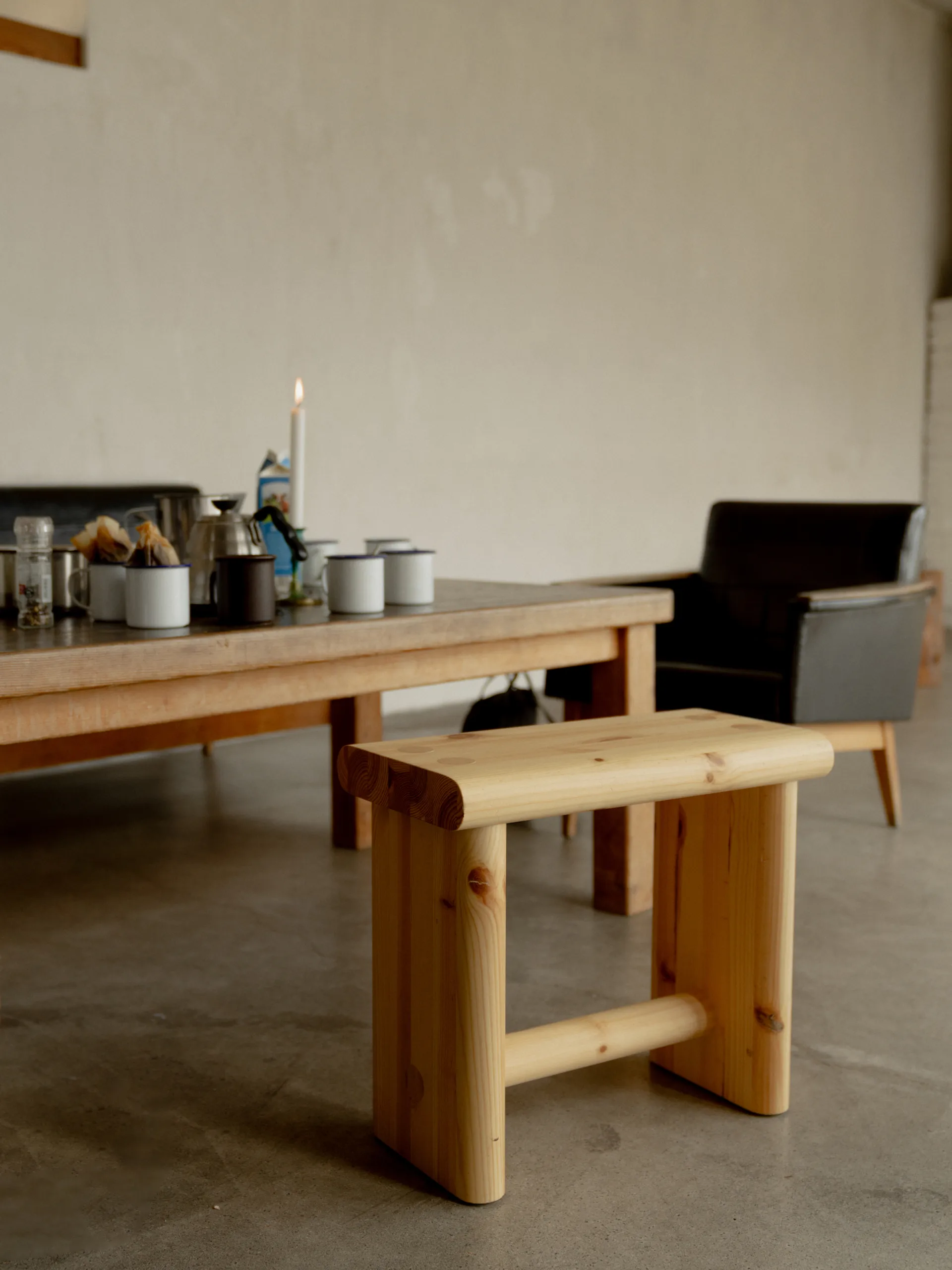 002 Ast Stool krakk, Matt oljevokset furu, 55x26x45 cm Vaarnii