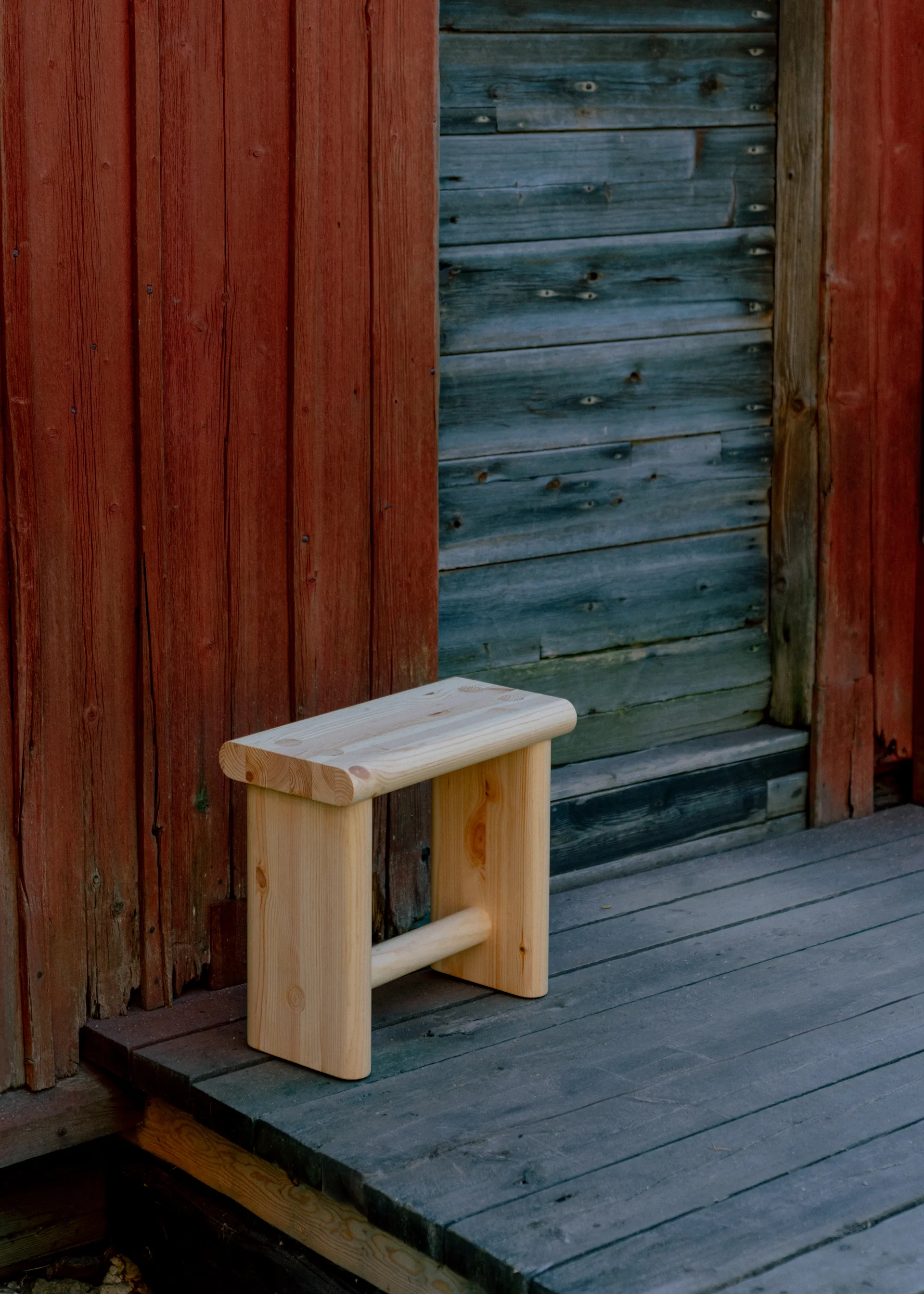 002 Ast Stool krakk, Matt oljevokset furu, 55x26x45 cm Vaarnii