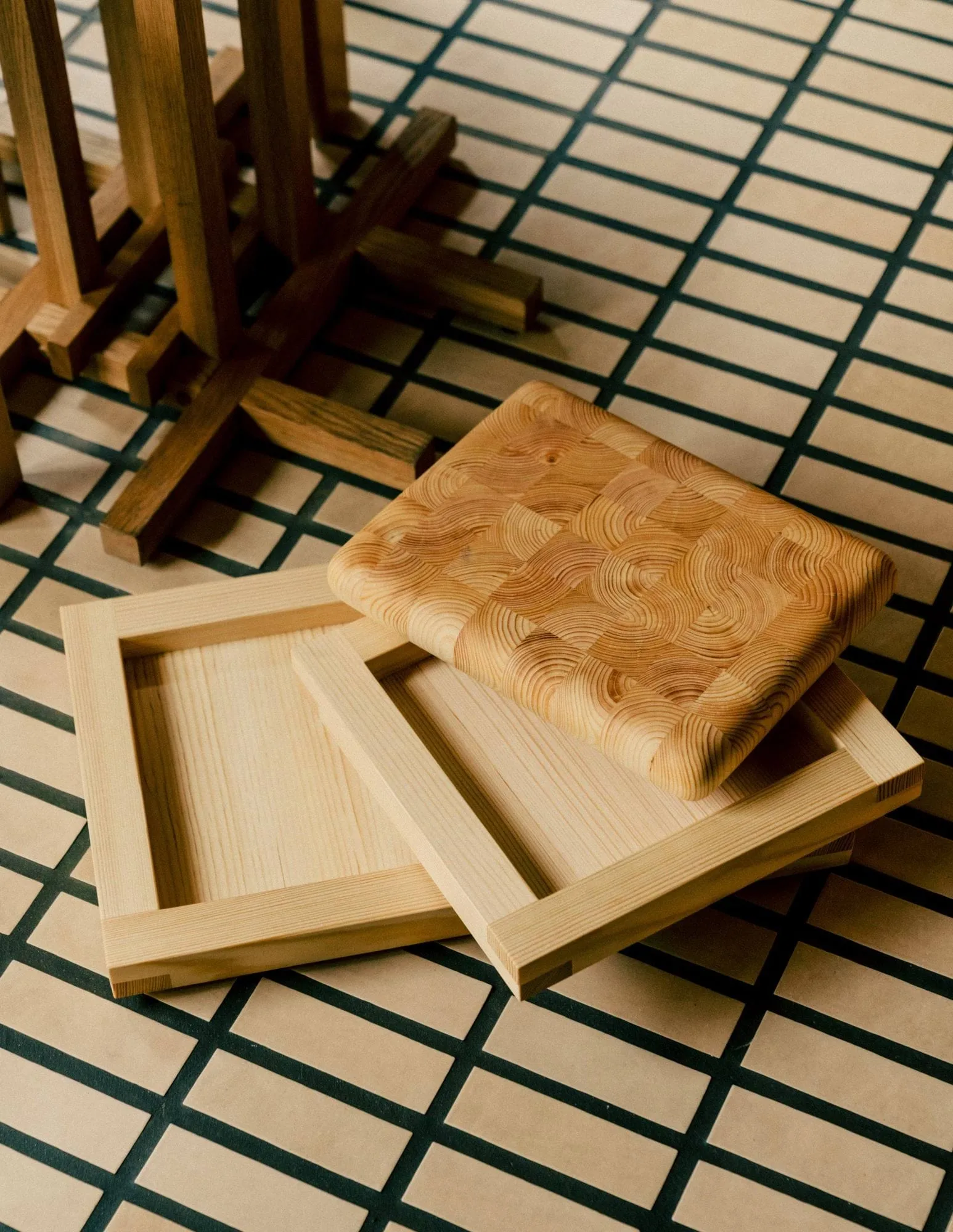 009 Tray brett, Oljevokset furu, 54x33x6 cm Vaarnii