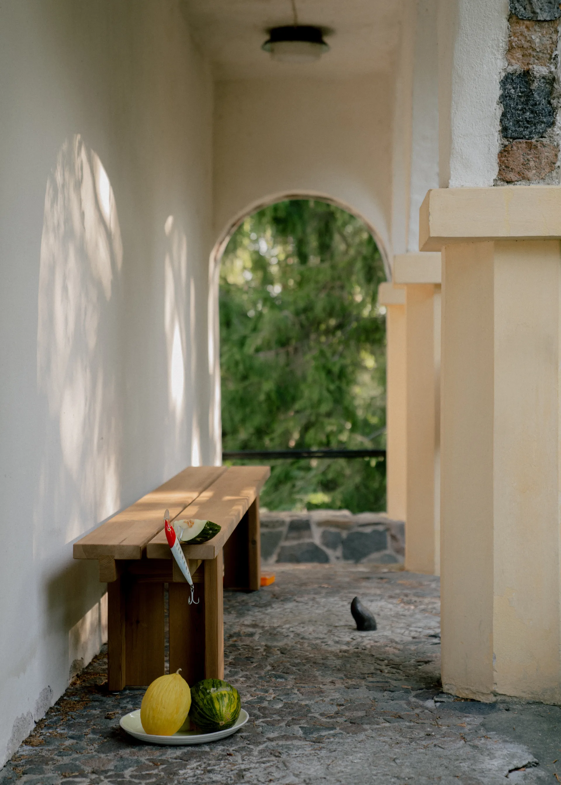 013 Osa Outdoor Bench benk, Varmebehandlet furu, 270x37x49 cm Vaarnii