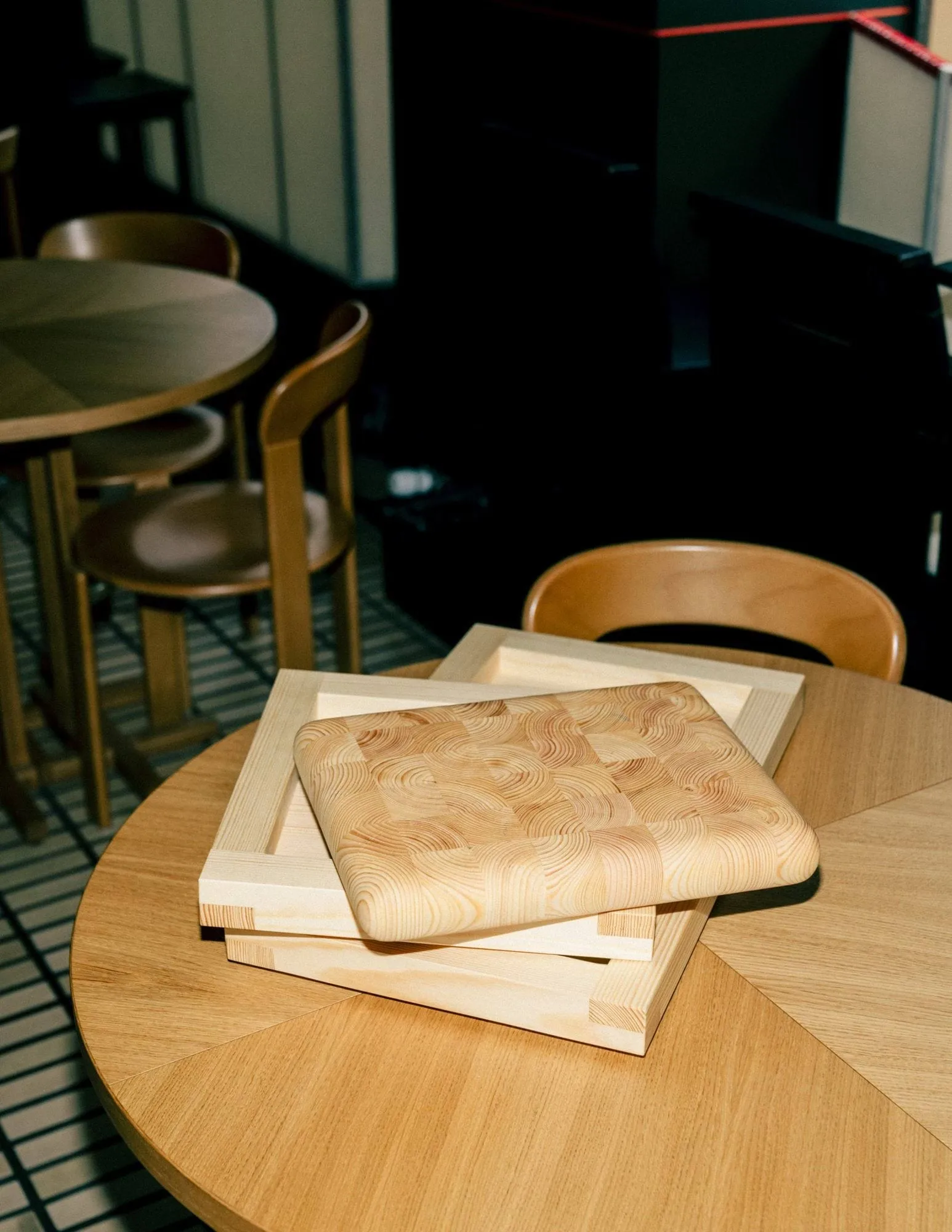 019 Syy Chopping Board skjærefjøl, Oljevokset furu, large 31x43x5 cm Vaarnii