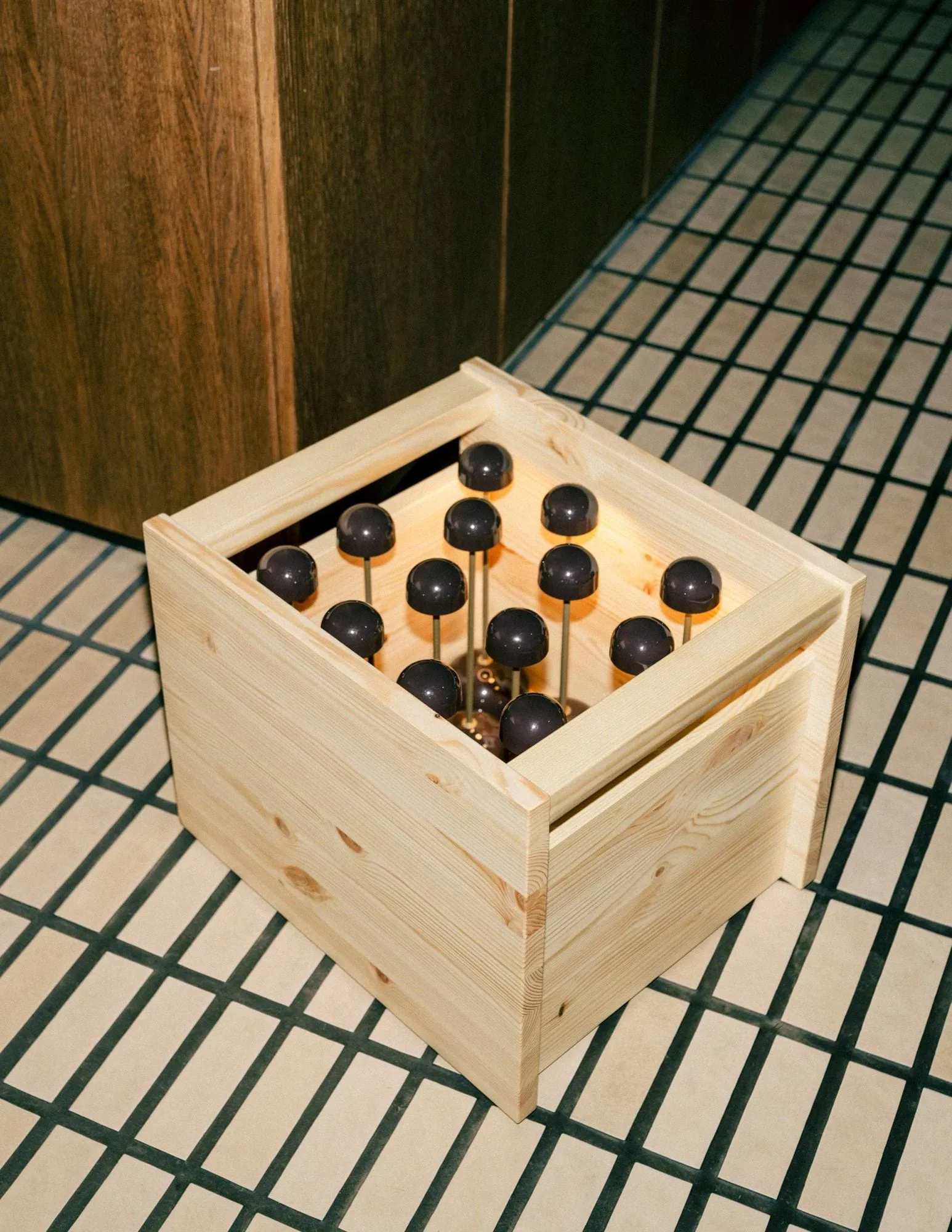 020 Koppa Crate oppbevaringsboks, Oljevokset furu, large 38x43x36 cm Vaarnii