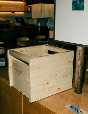 020 Koppa Crate oppbevaringsboks - Oljevokset furu, large 38x43x36 cm - Vaarnii