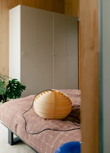 1002 Hans Pendant pendel - Matt oljevokset furu, Ø46 cm - Vaarnii