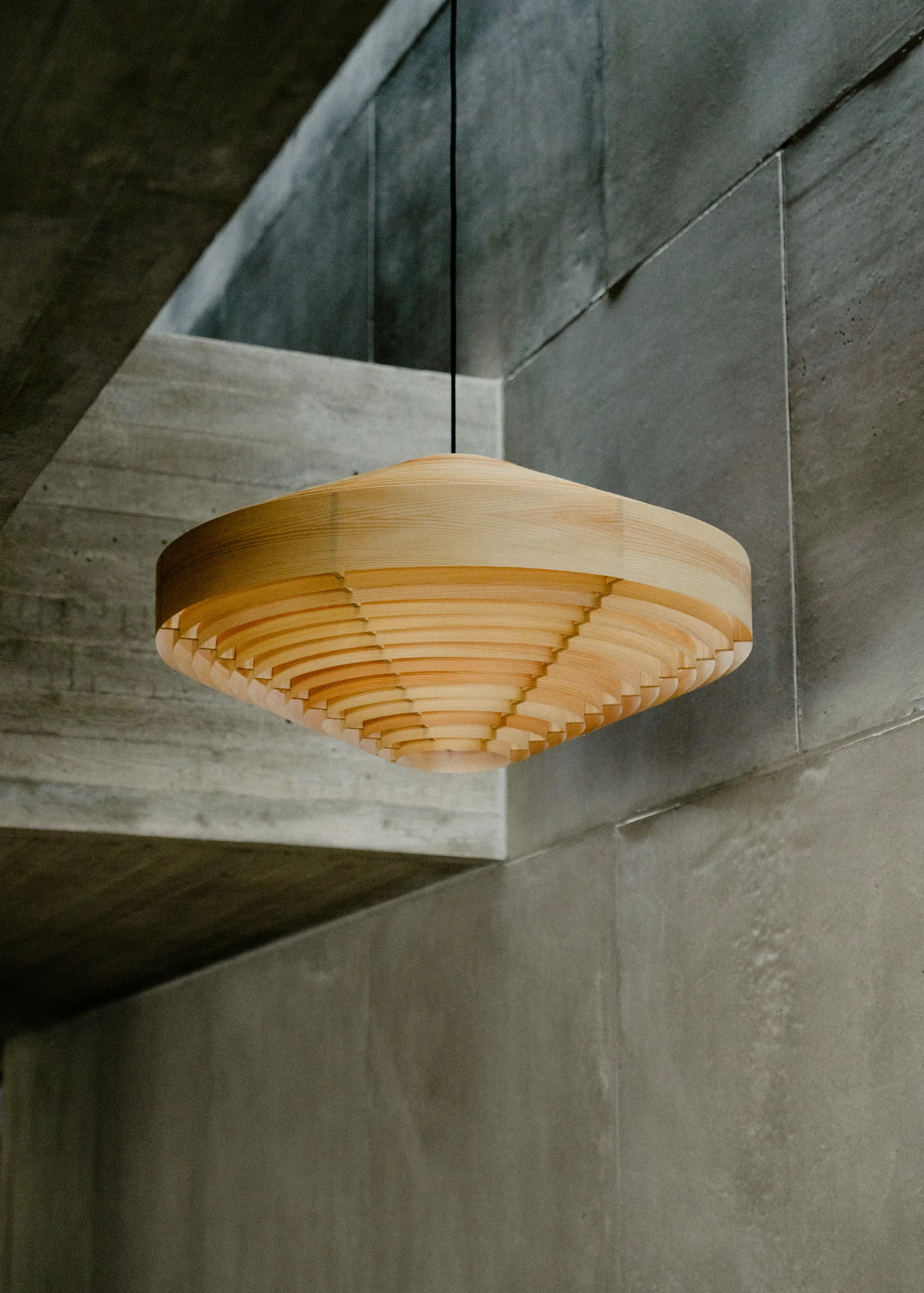 1003 Hans Pendant pendel, Matt oljevokset furu, XL Ø90 cm Vaarnii