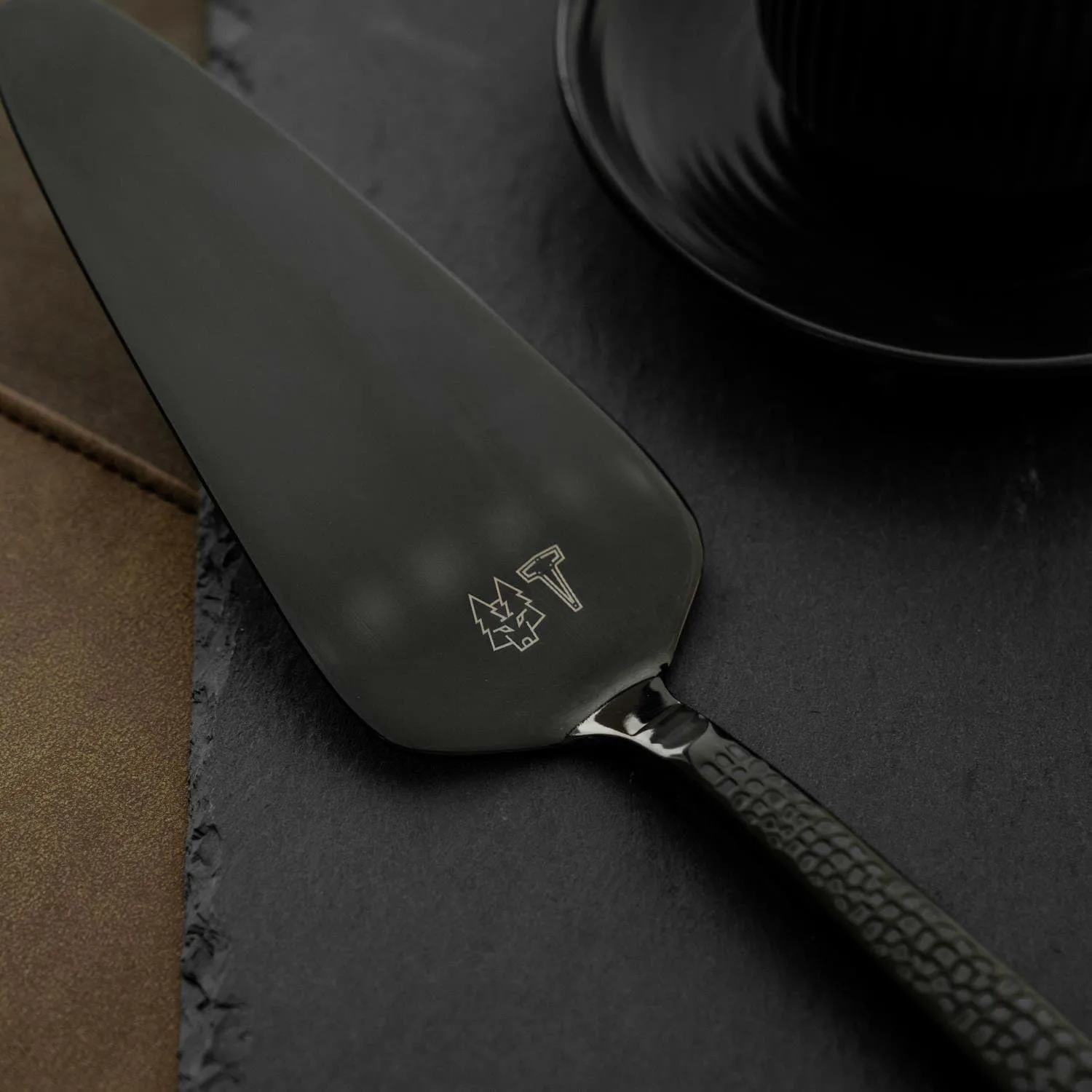 Frost kakespade, Svart, 24 cm Vargen & Thor
