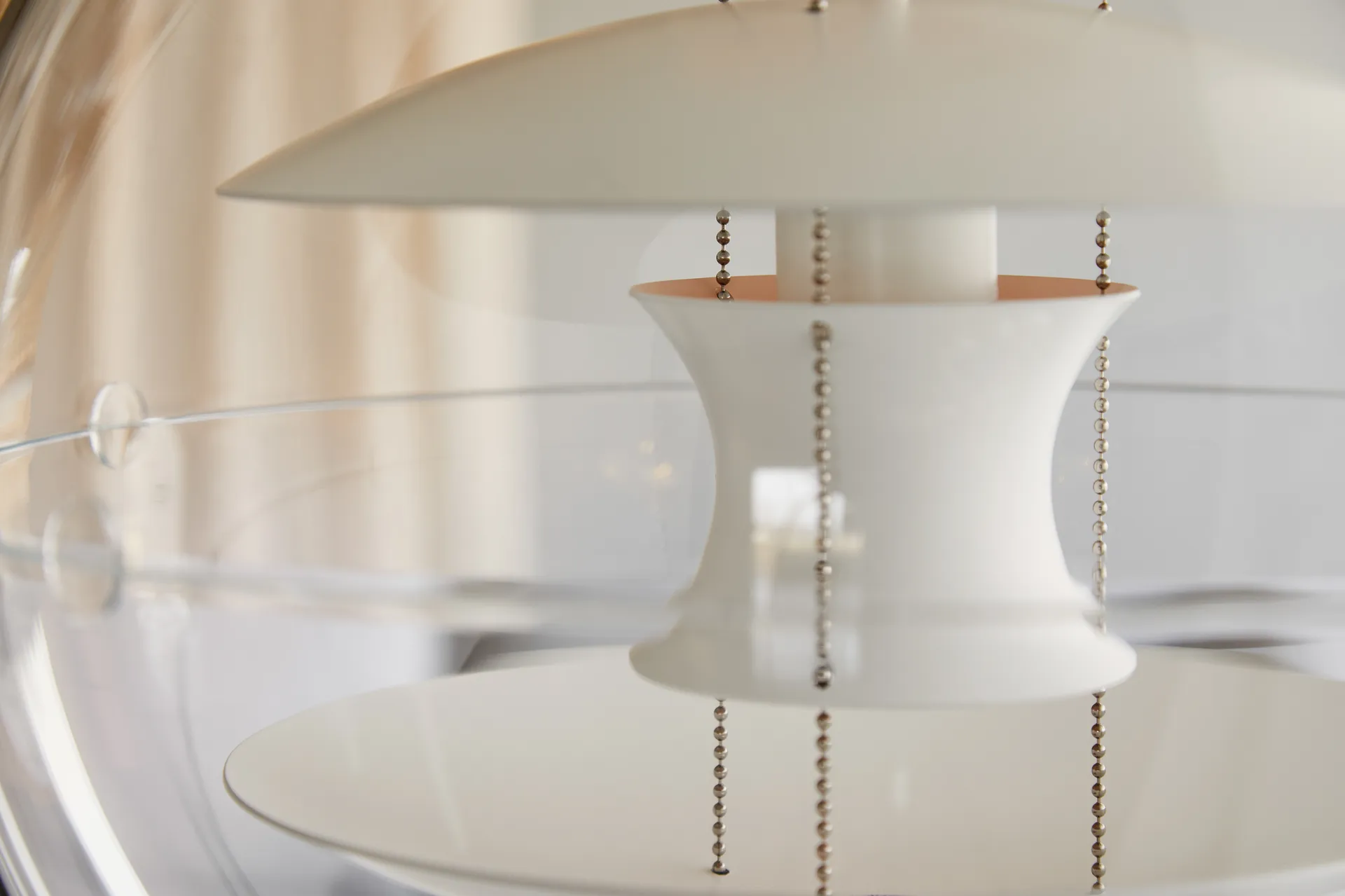 VP Globe Warm Peach taklampe, Ø 40 cm Verpan